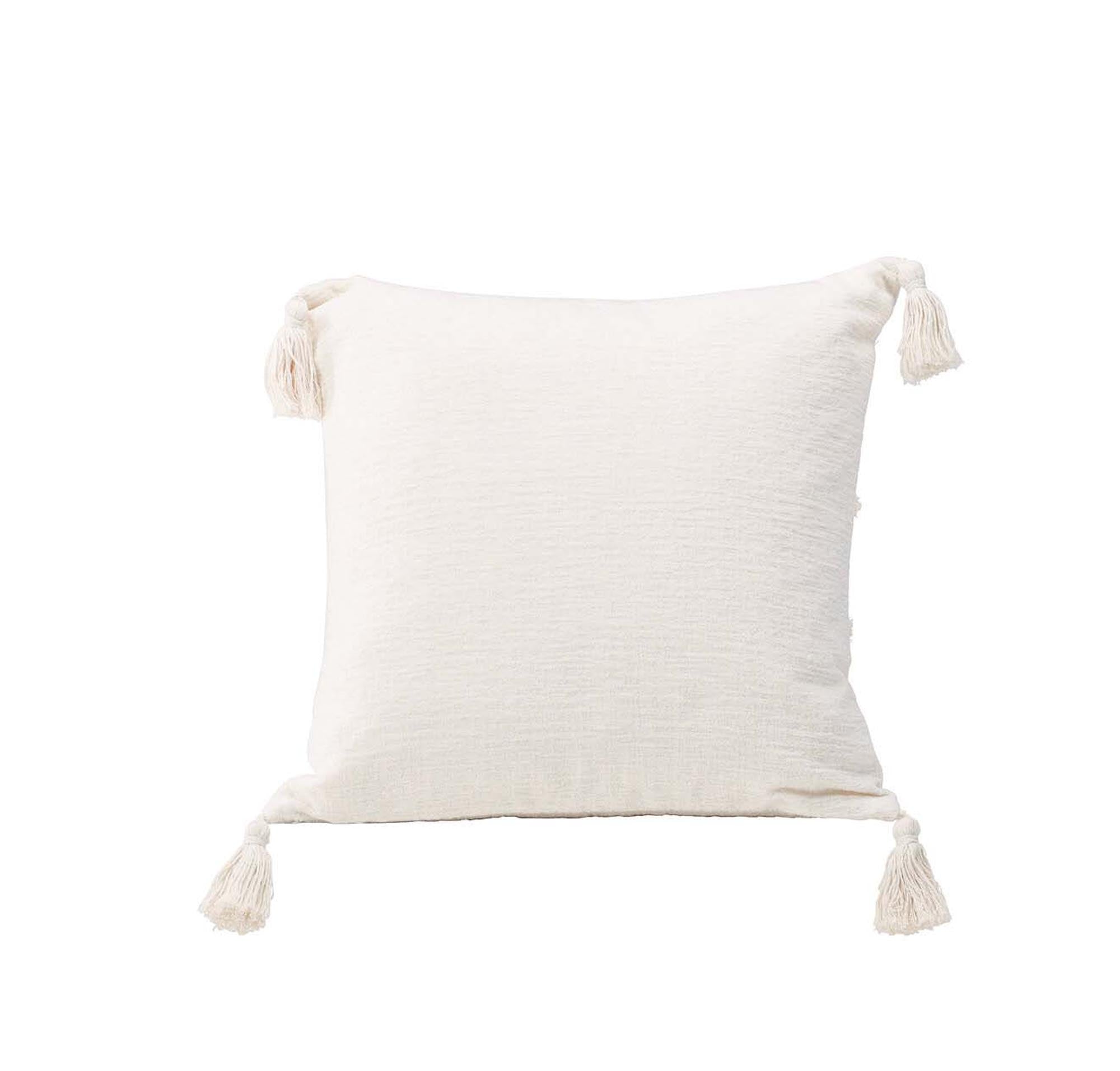 Entdecken Sie den Millie Kissenbezug von Venture Home: Hochwertiger Polyester, bezauberndes Blumenmuster und praktische Handhabung für gemütliche Wohnakzente.