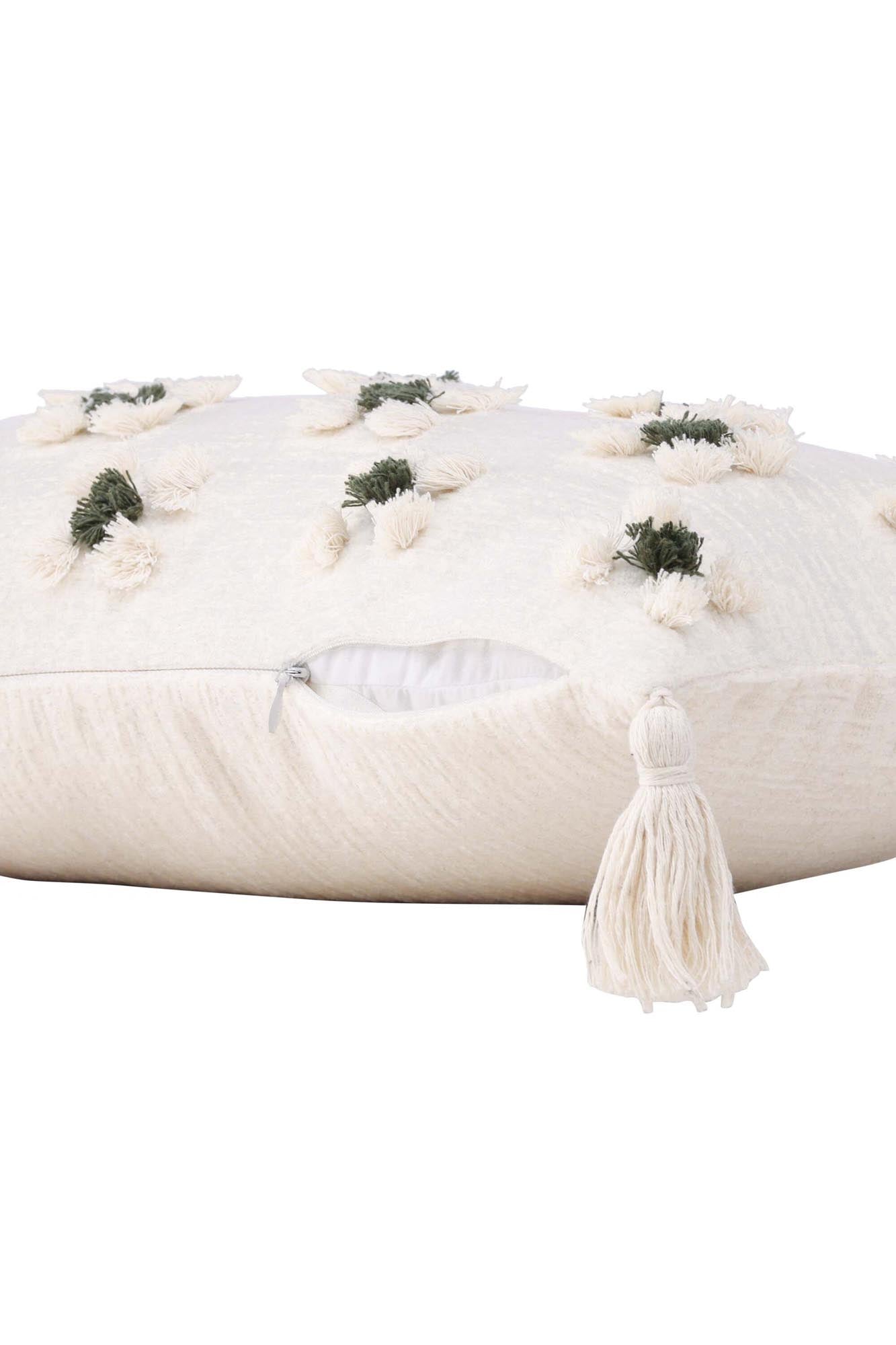 Eleganter Millie Kissenbezug mit Blumenmuster, aus langlebigem Polyester, weiche Polychenille-Textur, beige Quasten, pflegeleicht.