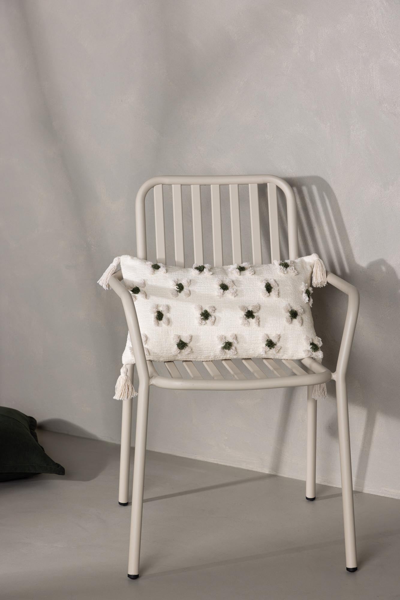 Stilvoller Millie Kissenbezug von Venture Home mit bezauberndem Blumenmuster, strapazierfähigem Polyester und gemütlicher Textur. Ideal für jedes Zuhause.