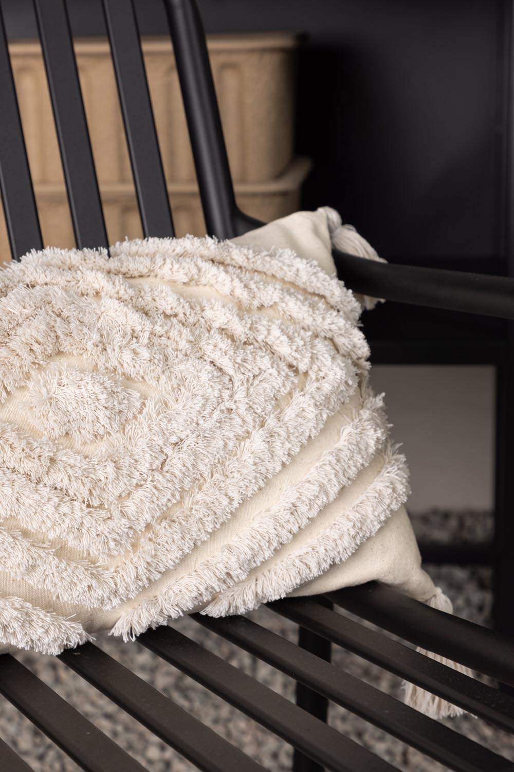 Wilda Kissenbezug in Cremefarben präsentiert im Onlineshop von KAQTU Design AG. Deko Kissenbezug ist von Venture Home