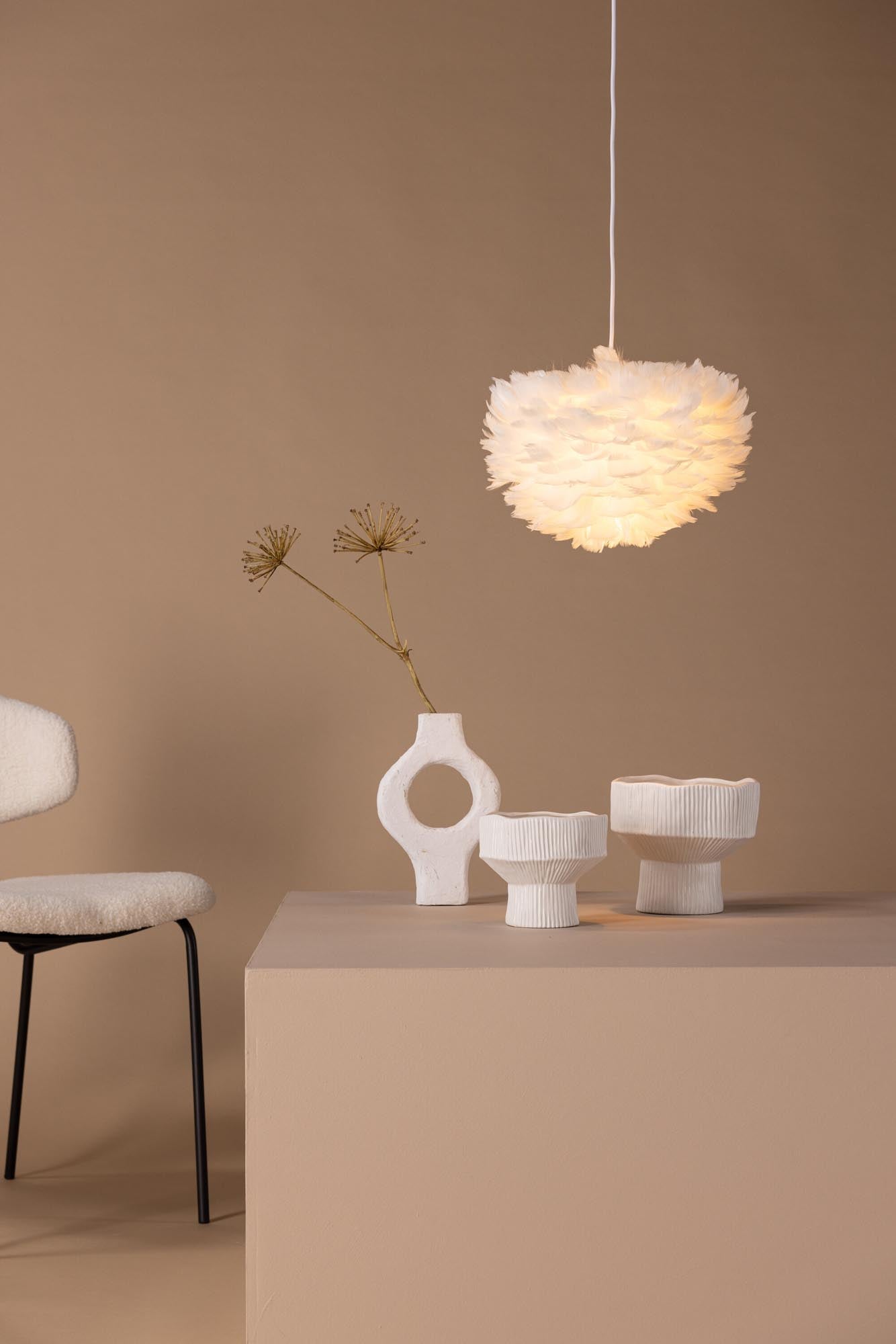 Nicola Pendelleuchte in Weiss präsentiert im Onlineshop von KAQTU Design AG. Pendelleuchte ist von Venture Home