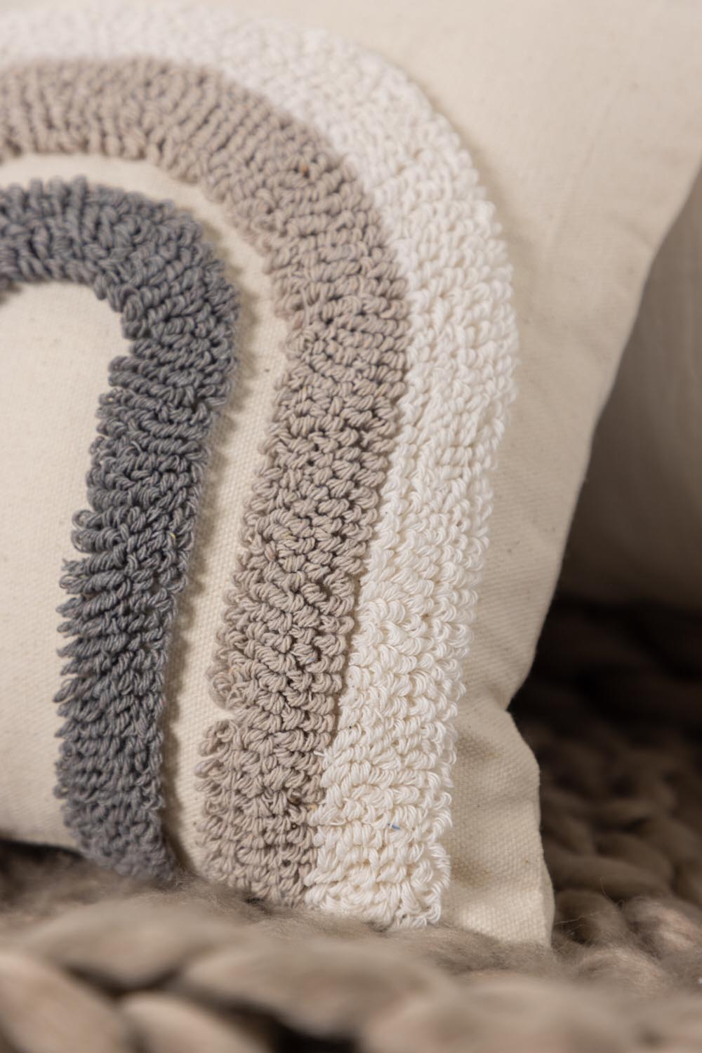 Cornelia Kissenbezug in Braun präsentiert im Onlineshop von KAQTU Design AG. Deko Kissenbezug ist von Venture Home