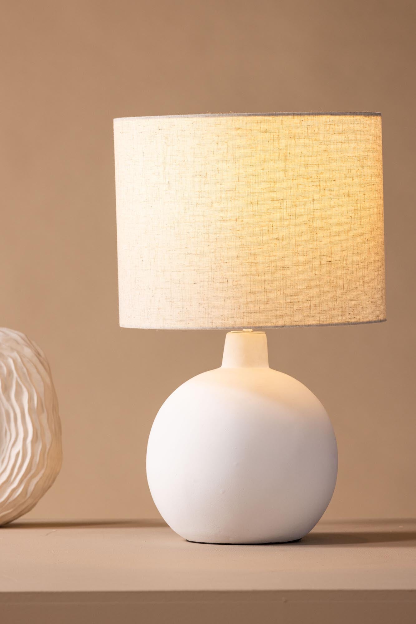 Torcello Tischleuchte: Stilvolle Beleuchtung mit zeitlosem Design und harmonischer Materialkombination für jedes Zuhause.