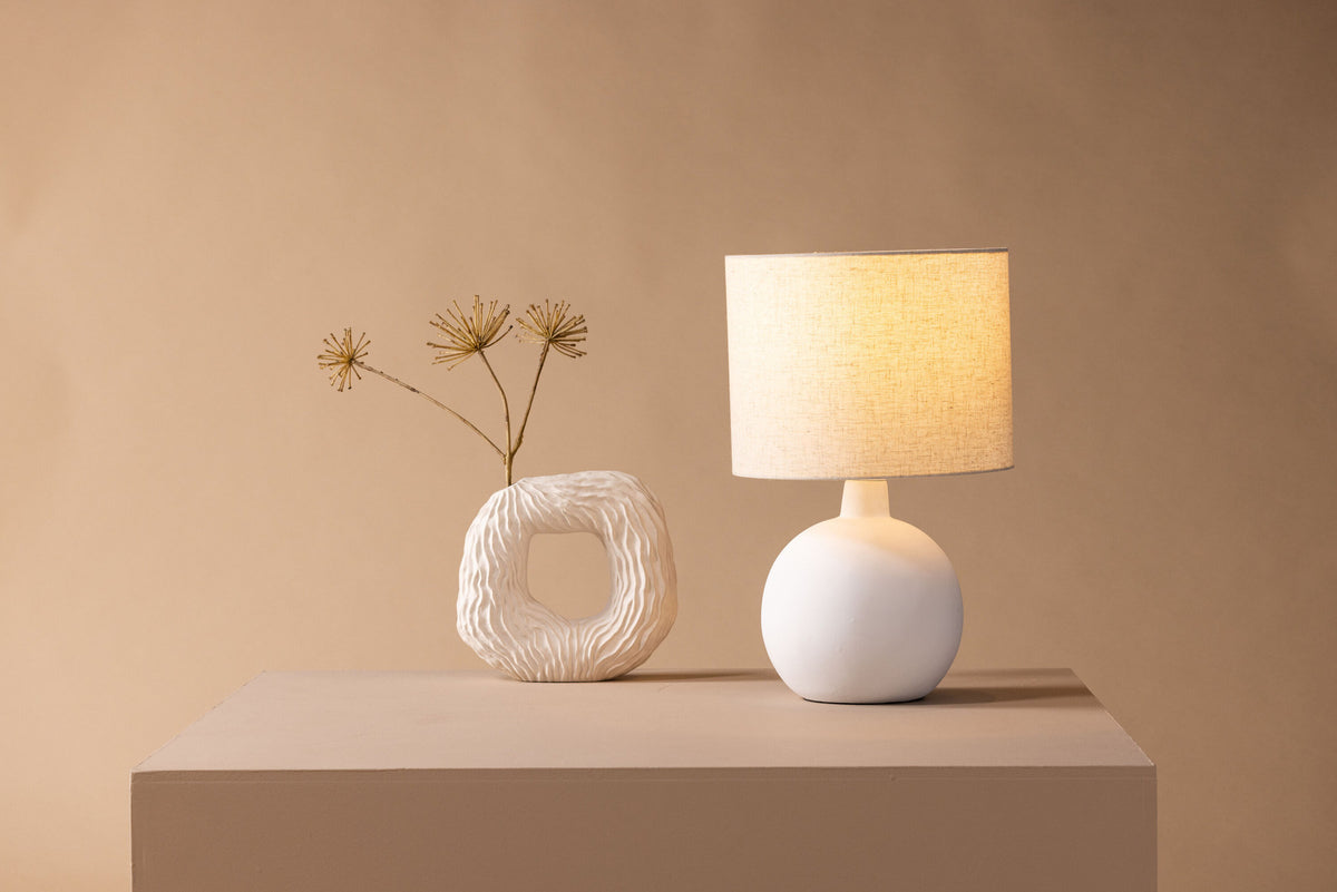 Torcello Tischleuchte in Beige präsentiert im Onlineshop von KAQTU Design AG. Tischleuchte ist von Venture Home