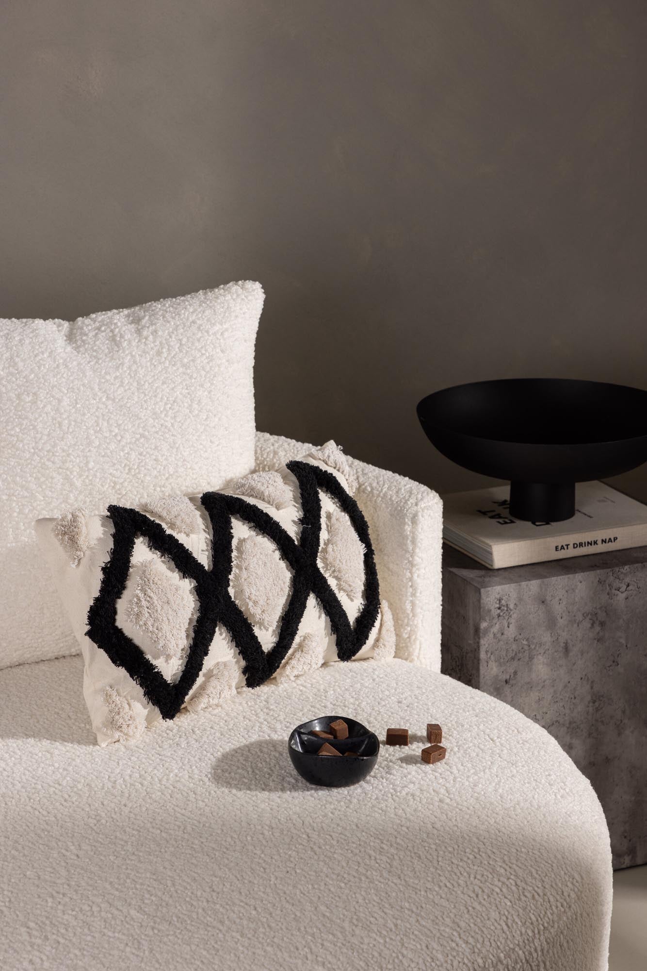 Stilvoller Emelie Kissenbezug von Venture Home: Hochwertige Materialien, modernes Schwarz-Weiss-Design, vielseitig kombinierbar und pflegeleicht.