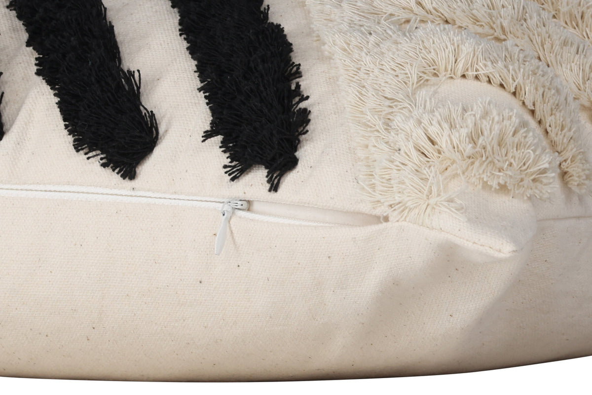 Zara Kissenbezug in Weiss präsentiert im Onlineshop von KAQTU Design AG. Deko Kissenbezug ist von Venture Home