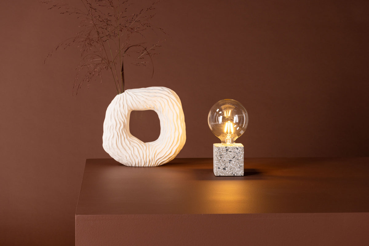 Rilche Tischleuchte in Weiss präsentiert im Onlineshop von KAQTU Design AG. Tischleuchte ist von Venture Home