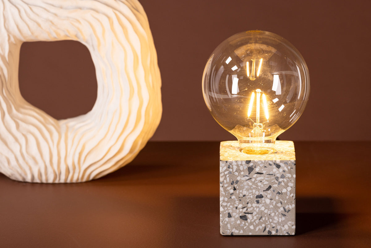 Rilche Tischleuchte in Weiss präsentiert im Onlineshop von KAQTU Design AG. Tischleuchte ist von Venture Home