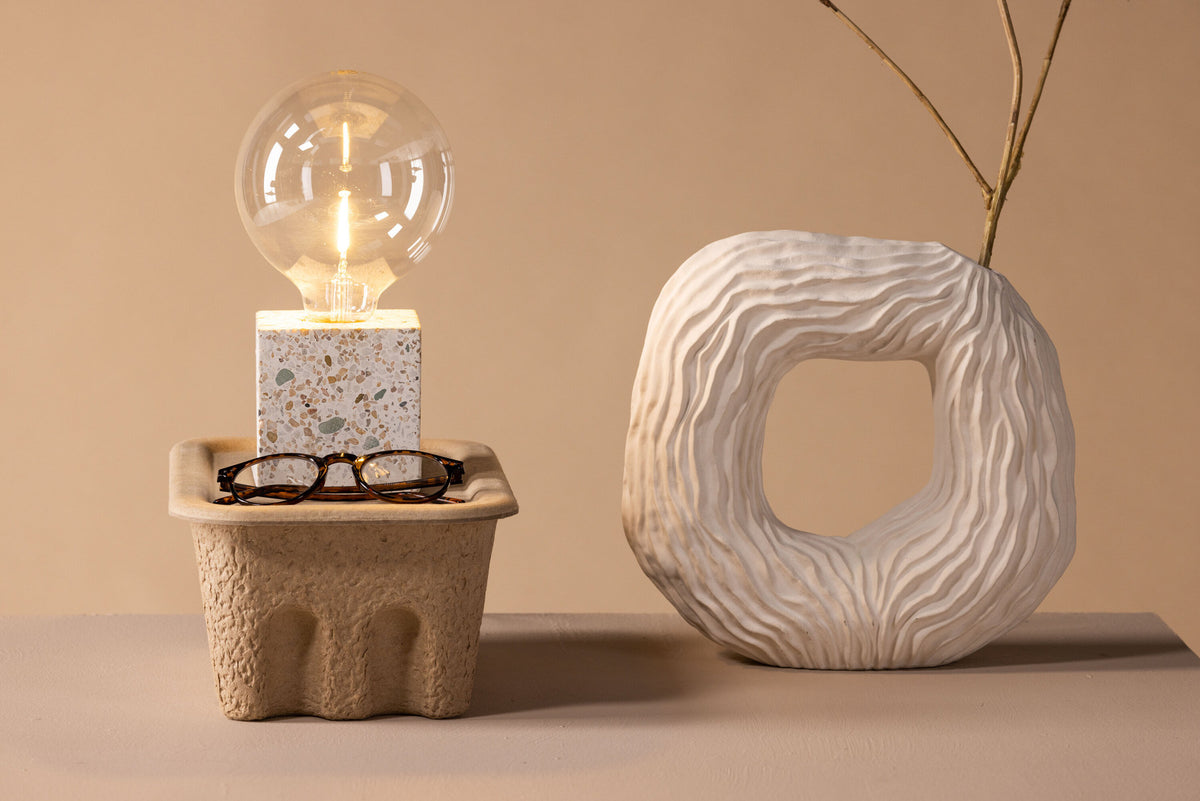 Rilche Tischleuchte in Grau präsentiert im Onlineshop von KAQTU Design AG. Tischleuchte ist von Venture Home