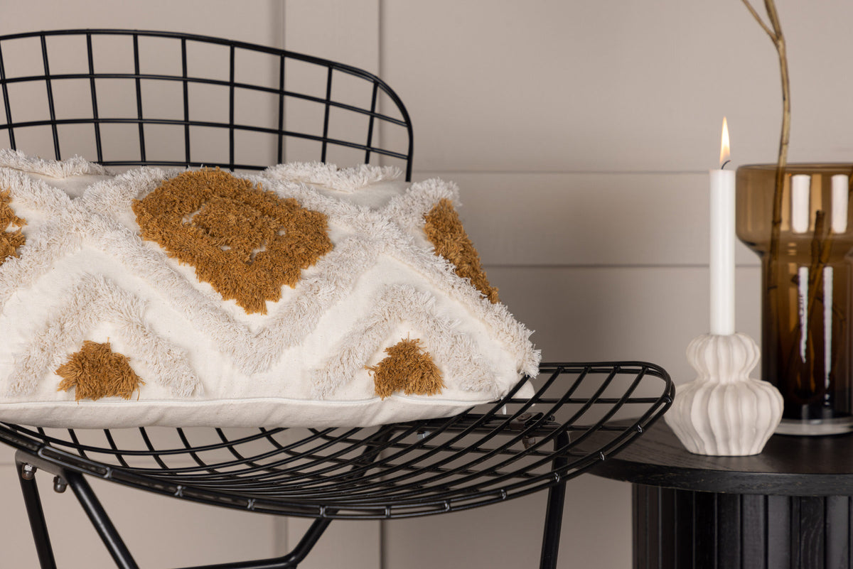 Ada Kissenbezug in Braun präsentiert im Onlineshop von KAQTU Design AG. Deko Kissenbezug ist von Venture Home