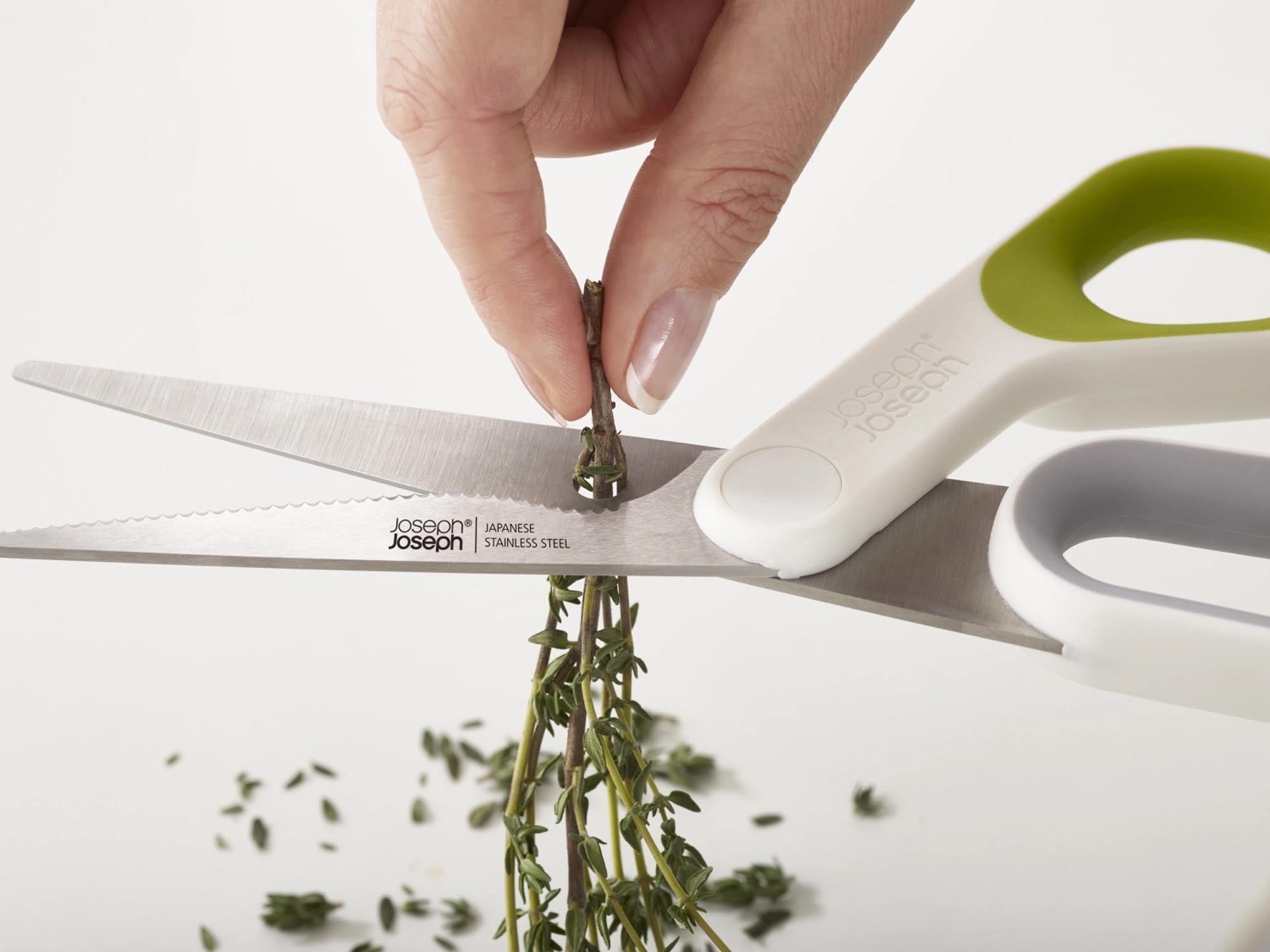 Elegante Joseph Joseph PowerGrip Küchenschere in Weiss-Grün, ergonomisch, rutschfest, aus Edelstahl, ideal für Fleisch, Fisch, Gemüse.