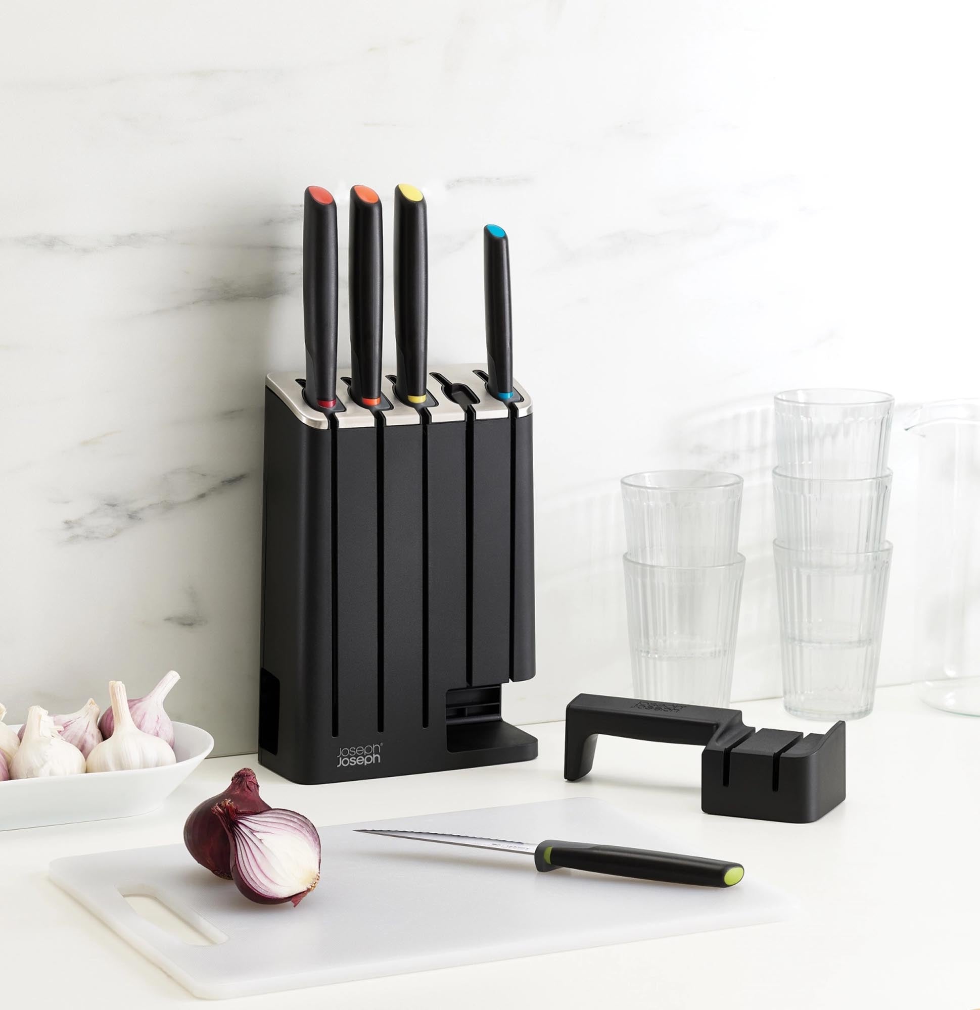 Stilvolles 5-teiliges Messerset mit integriertem Schärfmechanismus.