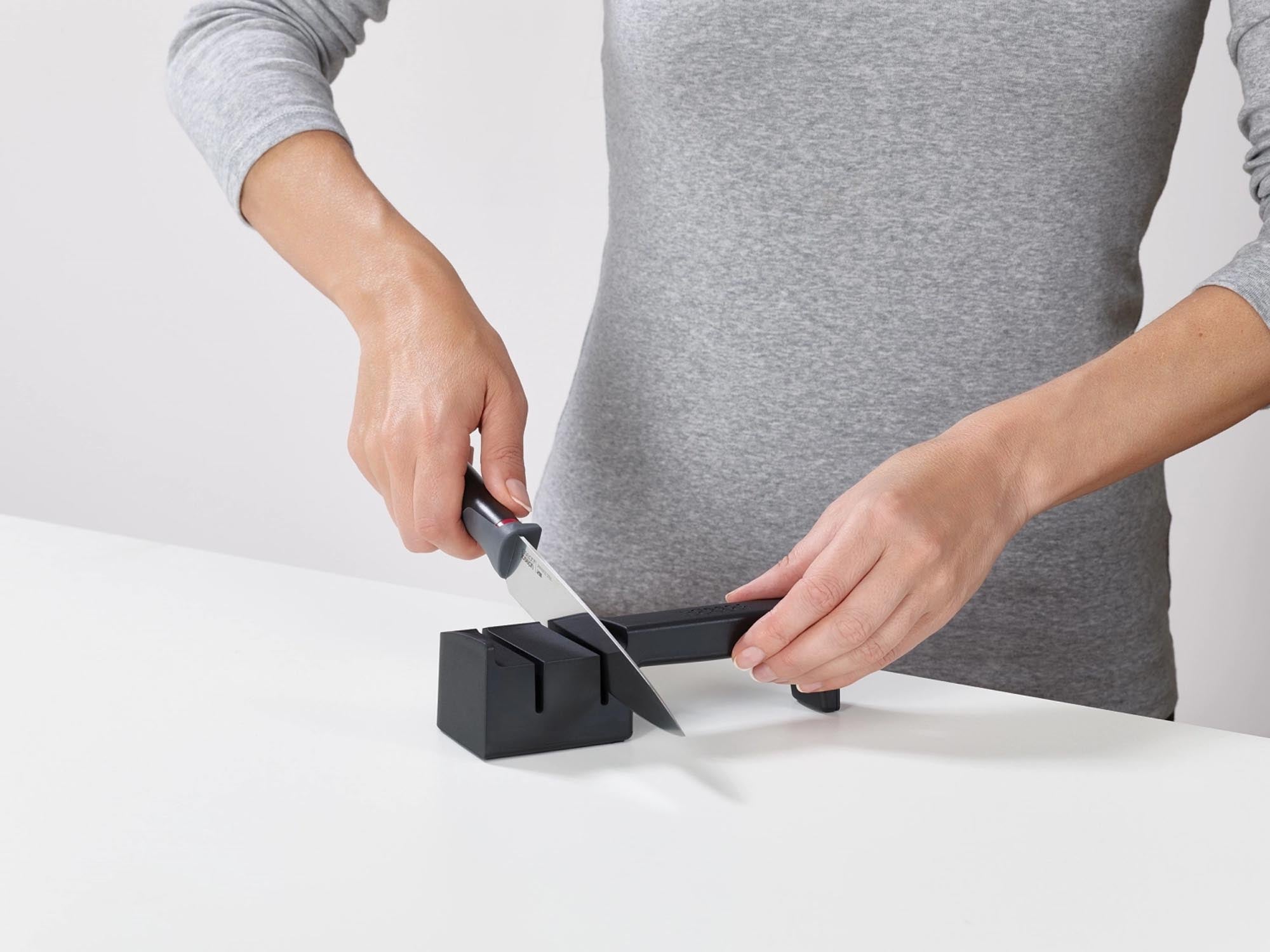 Modernes 5-teiliges Messerset mit cleverem Schärfmechanismus.