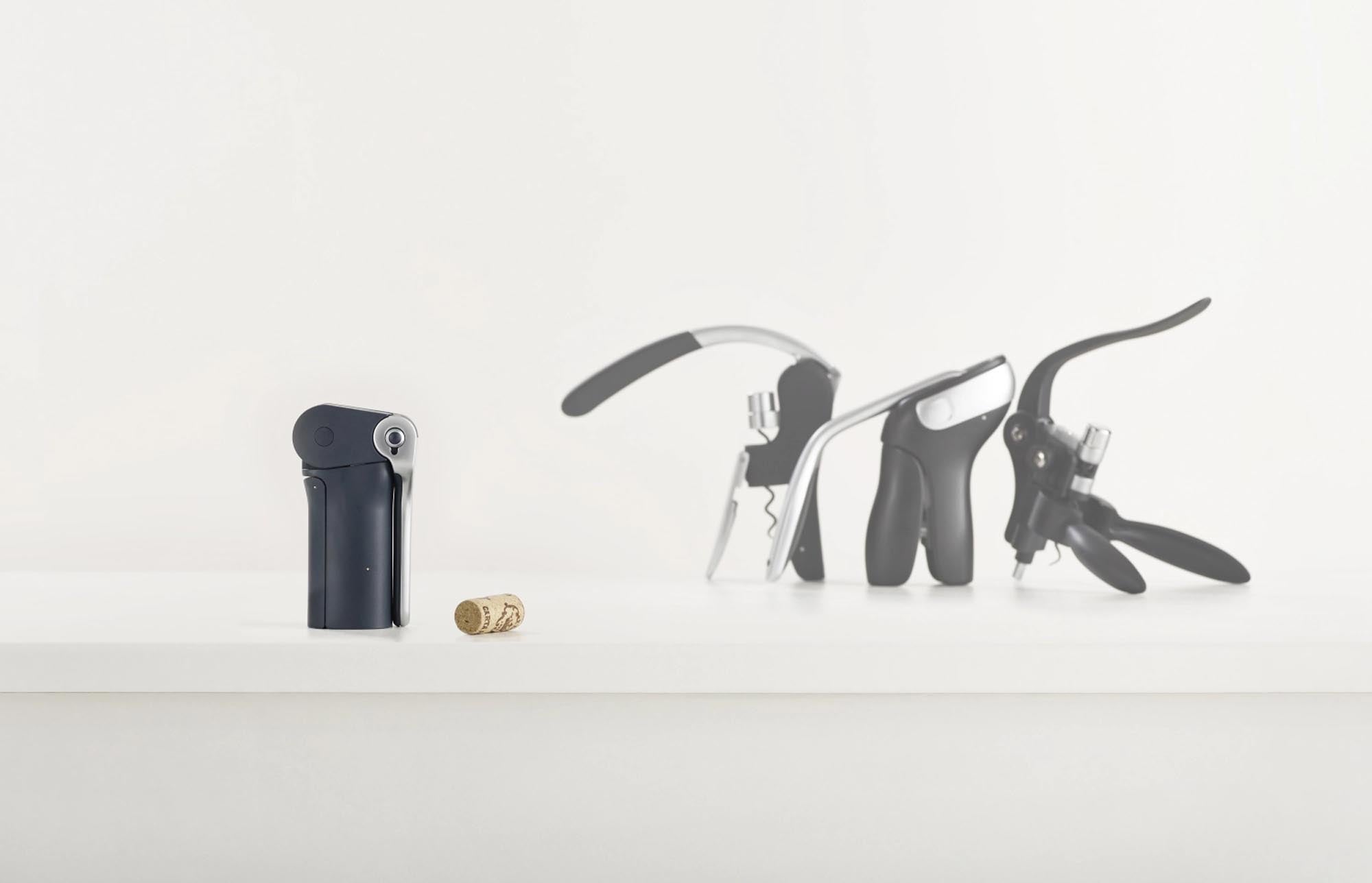 Stilvoller BarWise Hebelkorkenzieher von Joseph Joseph: Kompakt, langlebig, ergonomisch – perfektes Barzubehör für müheloses Flaschenöffnen.