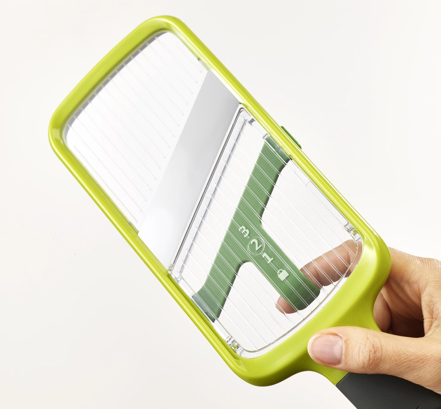 Erleben Sie die vielseitige Multi-Grip Mandoline von Joseph Joseph in Grün – ideal für schnelles, sicheres und präzises Schneiden von Lebensmitteln!