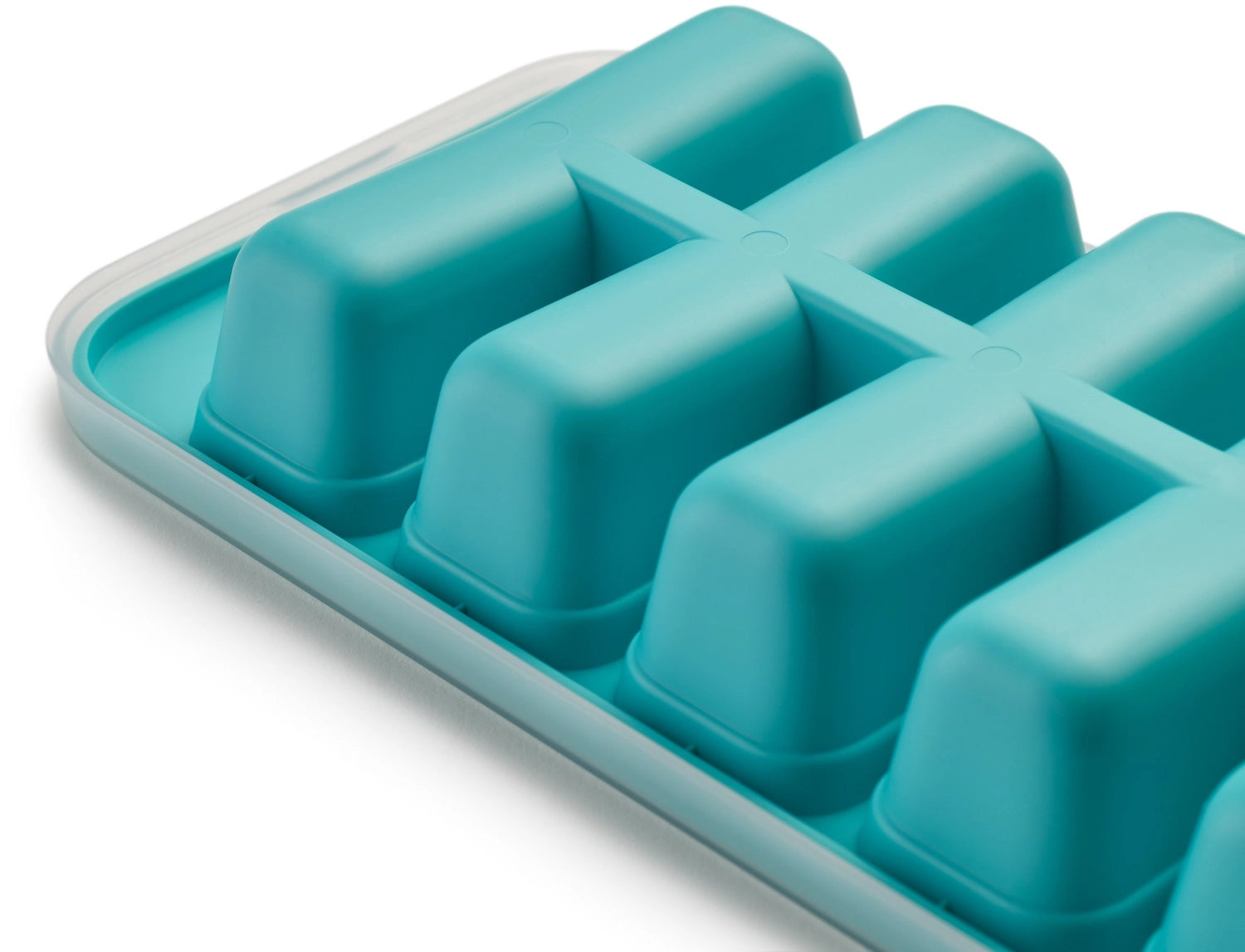 Entdecken Sie den Flow Easy-fill Eiswürfelbehälter von Joseph Joseph – für müheloses Befüllen, perfekt geformte Eiswürfel und stilvolle Aufbewahrung!