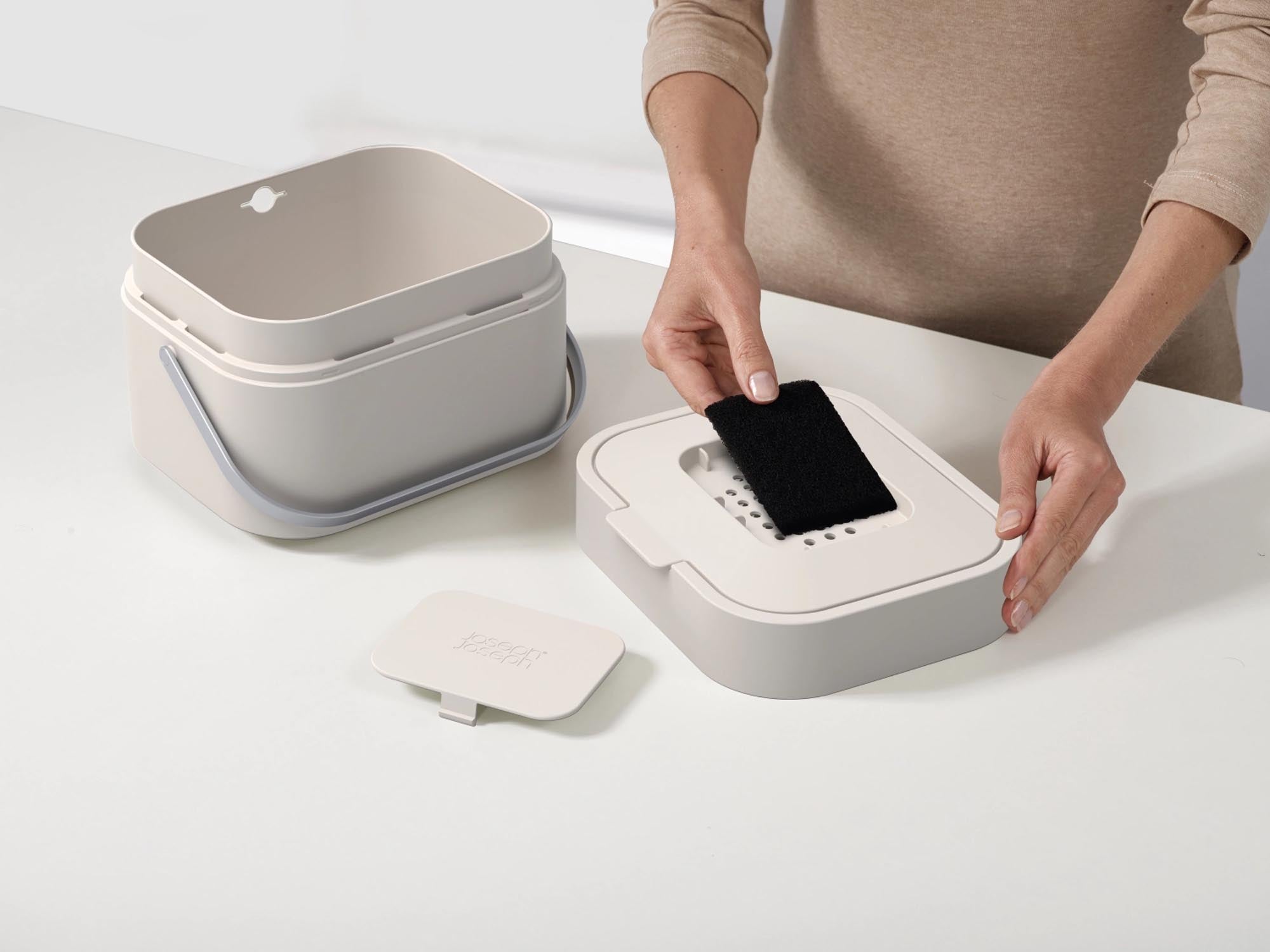 Eleganter 4l Abfallbehälter in Sand von Joseph Joseph, platzsparend.