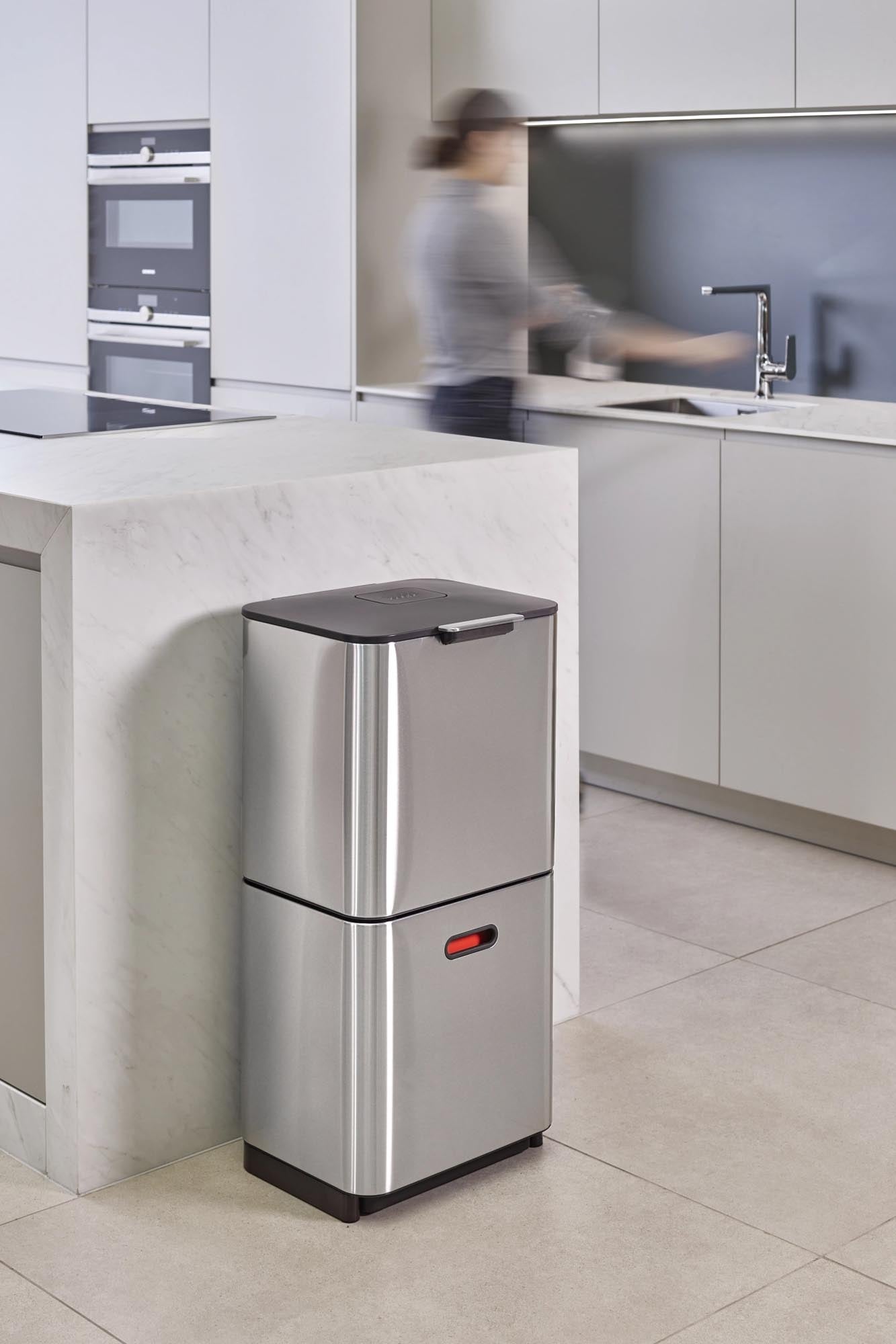 Totem Max 60L: Eleganter Edelstahl-Mülltrenner von Joseph Joseph.