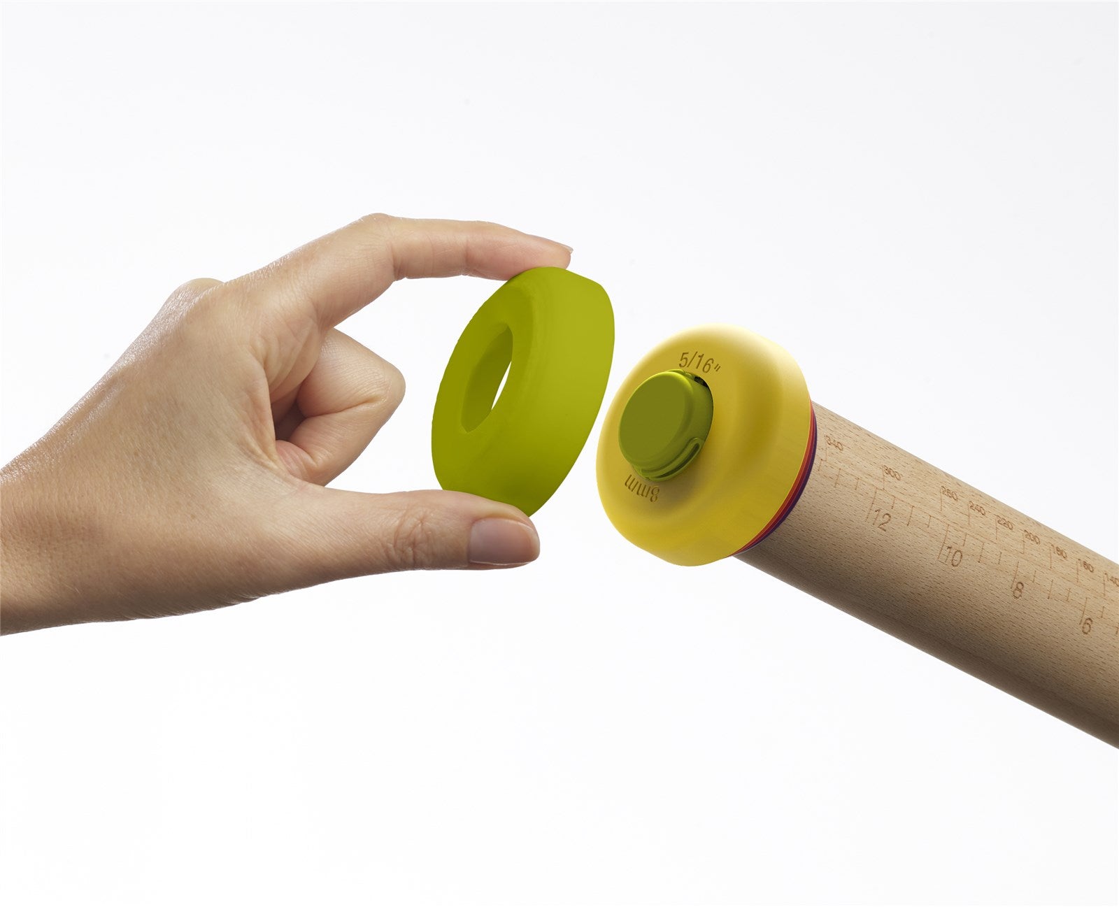 Das PrecisionPin Nudelholz von Joseph Joseph ist ein stilvolles Küchenutensil, das präzise Teigdicken ermöglicht und aus langlebigem Buchenholz gefertigt ist.