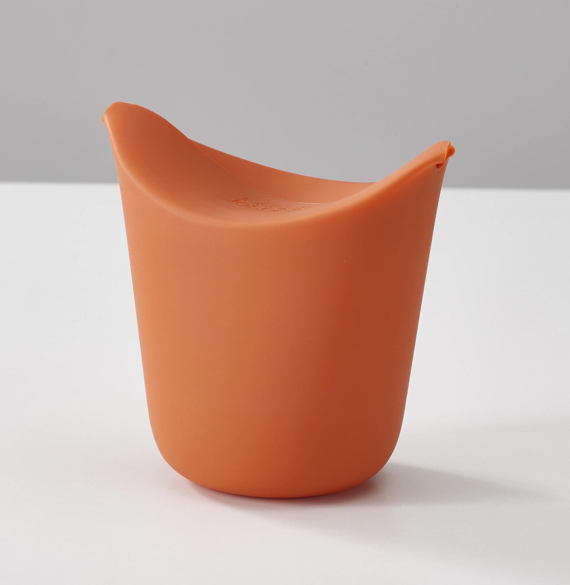 Genießen Sie im Handumdrehen frisches Popcorn mit dem M-Cuisine Popcorn Maker von Joseph Joseph – ideal für kleine Küchen und kreative Snackideen!