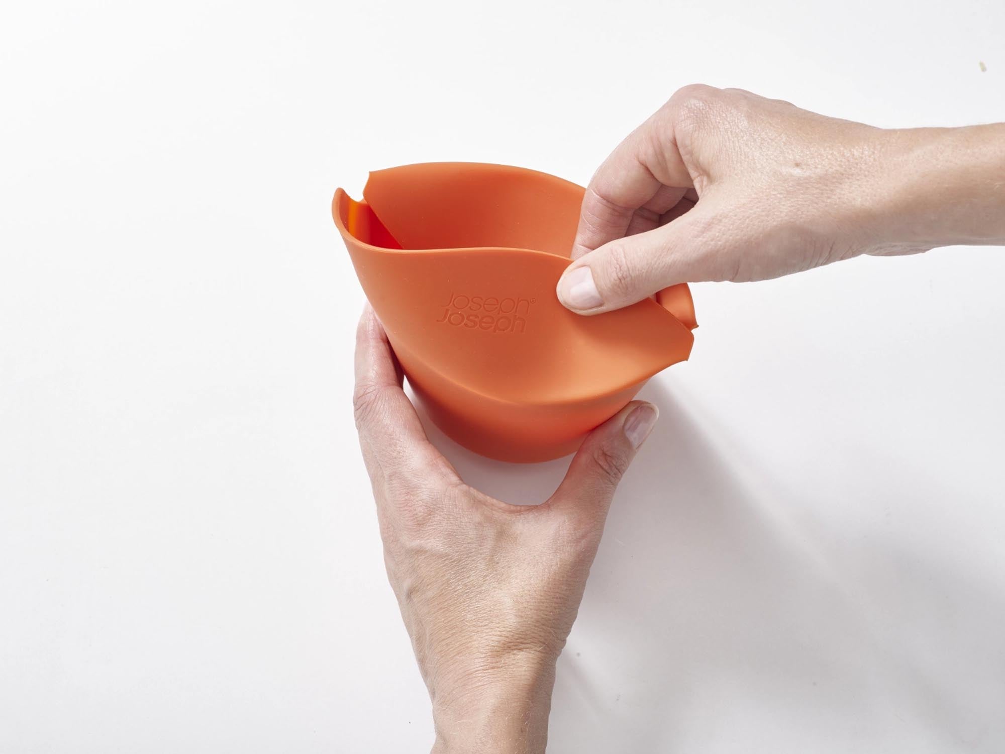 Praktischer Joseph Joseph Popcorn Maker für schnelles Heimkino-Popcorn.