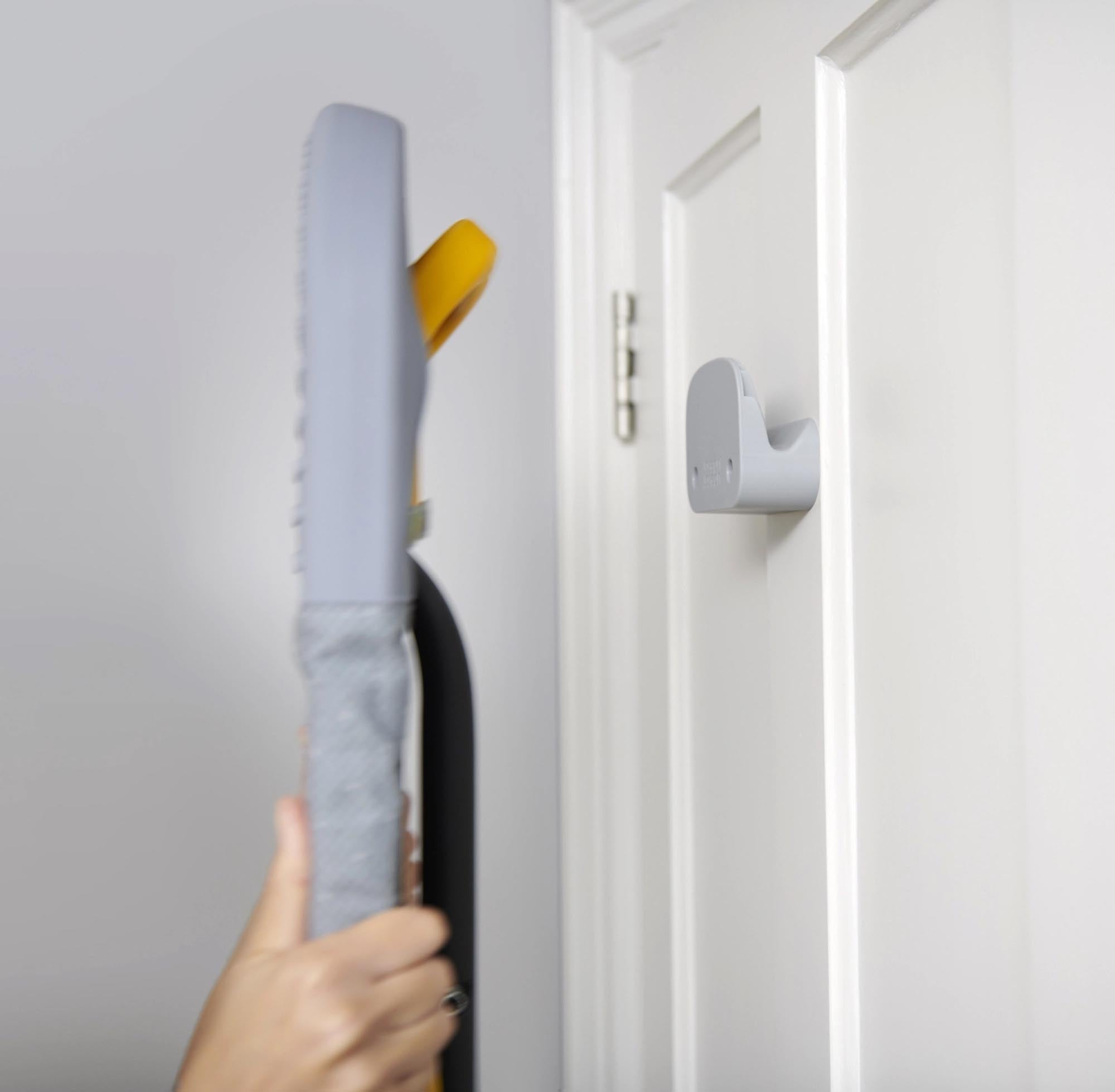 Das Glide Easy-Store Bügelbrett von Joseph Joseph: Kompakt, effizient, platzsparend. Hochwertige Materialien für langlebige Nutzung.