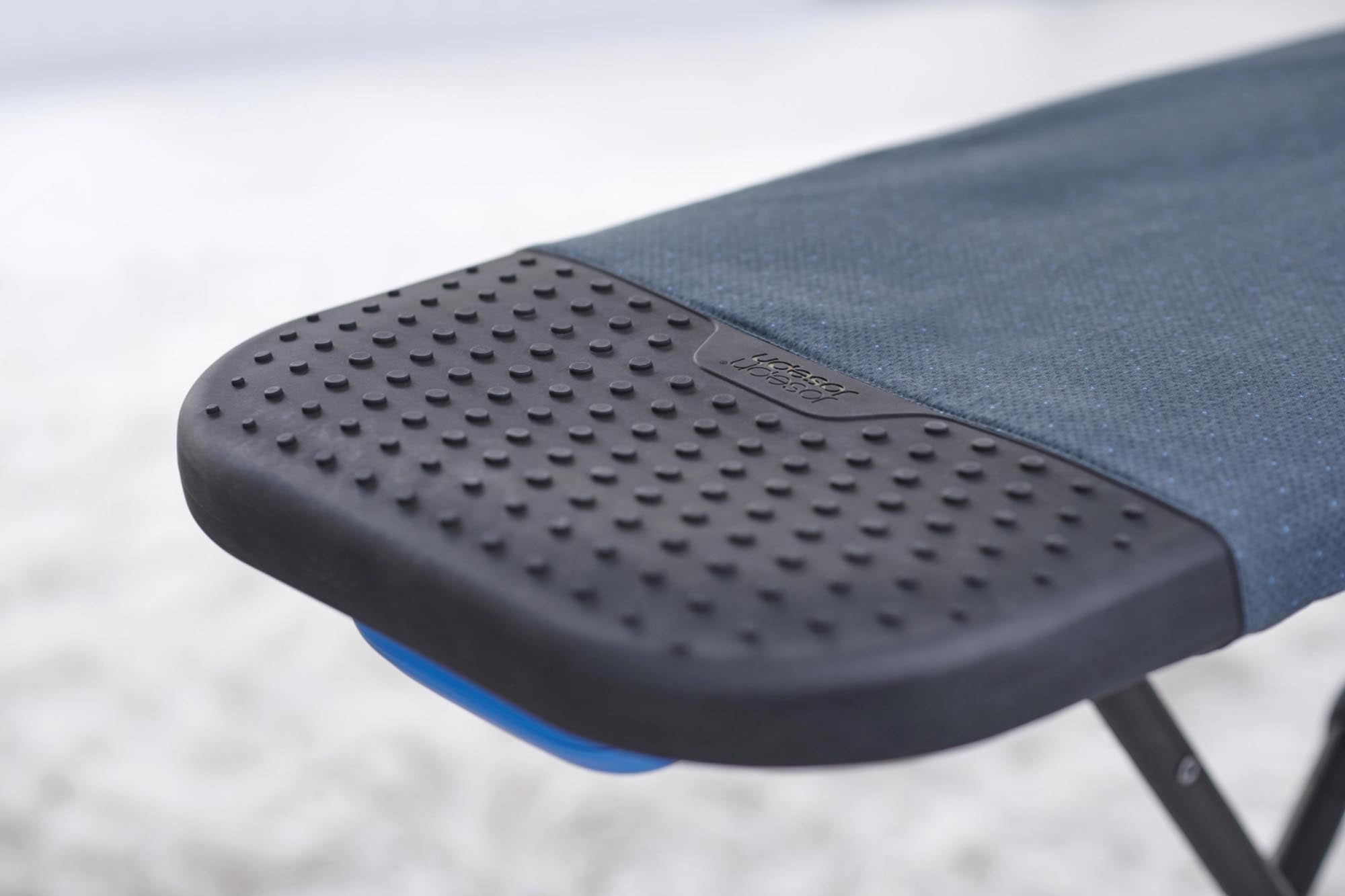 Effizienter Glide Plus Bügelbrettbezug von Joseph Joseph für faltenfreies Bügeln.