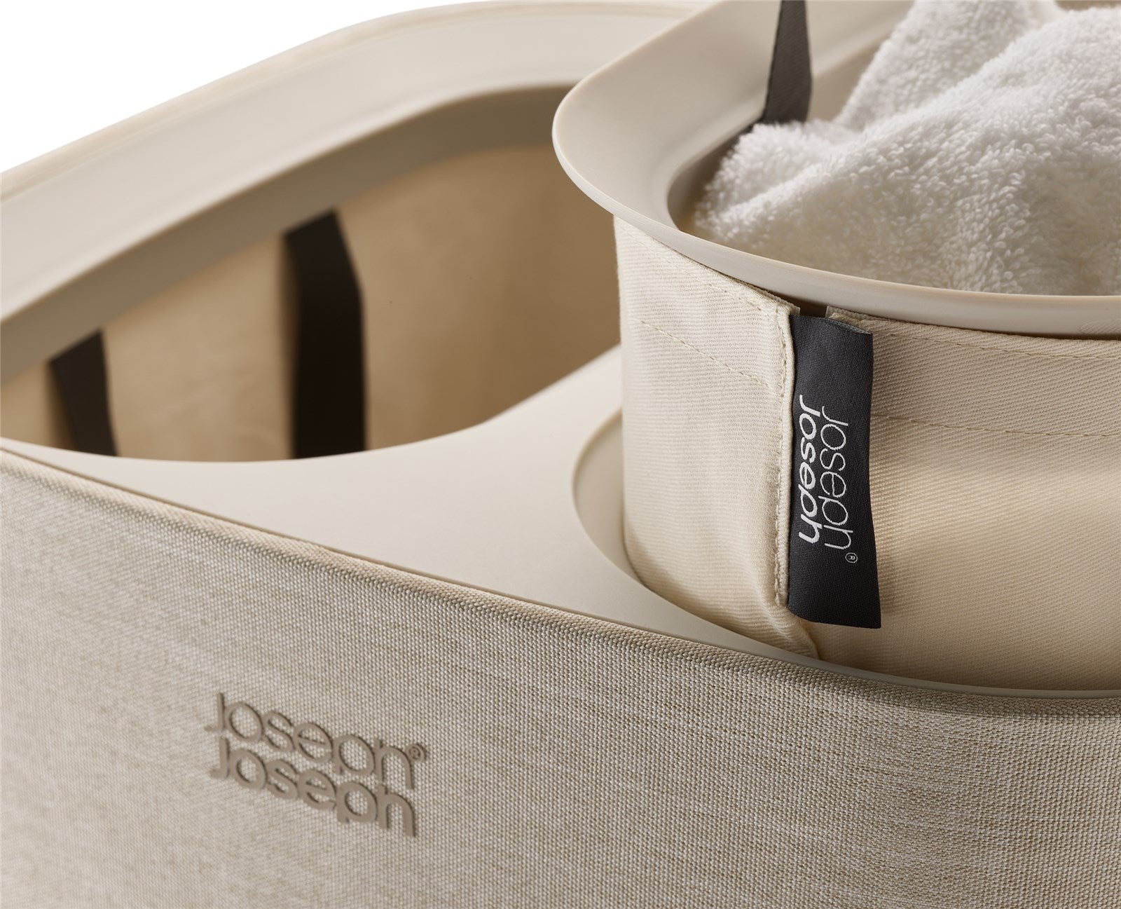 Praktischer 60L Wäschekorb in elegantem Ecru von Joseph Joseph: langlebig, leicht zu reinigen und ideal für frische Wäsche in jedem Zuhause.