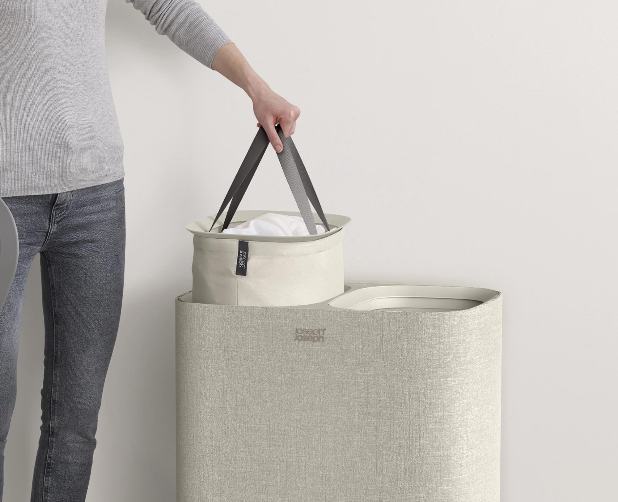 Praktischer 90L Wäschekorb in elegantem Ecru von Joseph Joseph. Langlebiges Material, pflegeleicht und mit durchdachter Belüftung für frische Wäsche.