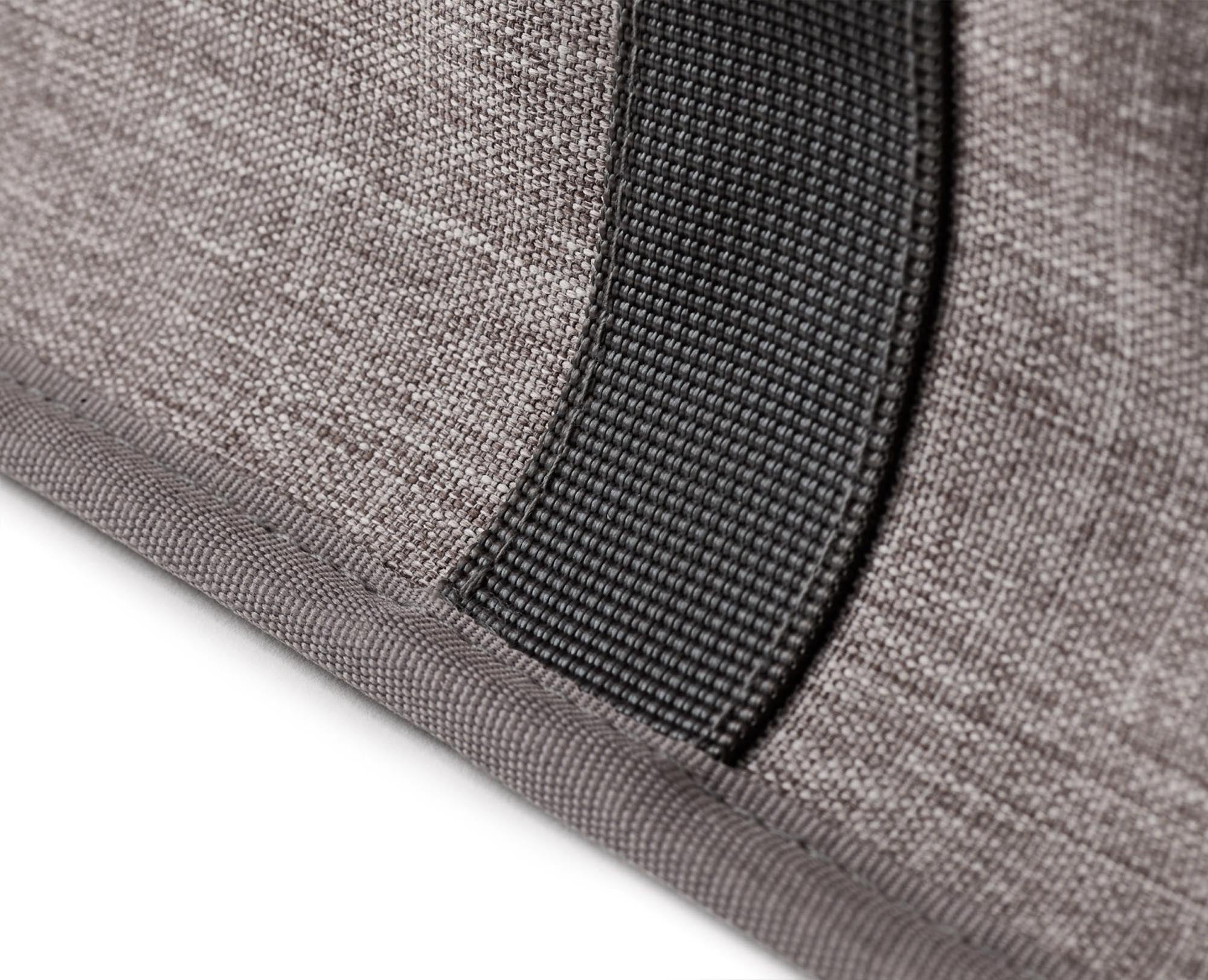 Kompakter, grauer Wäschekorb von Joseph Joseph, platzsparend faltbar.