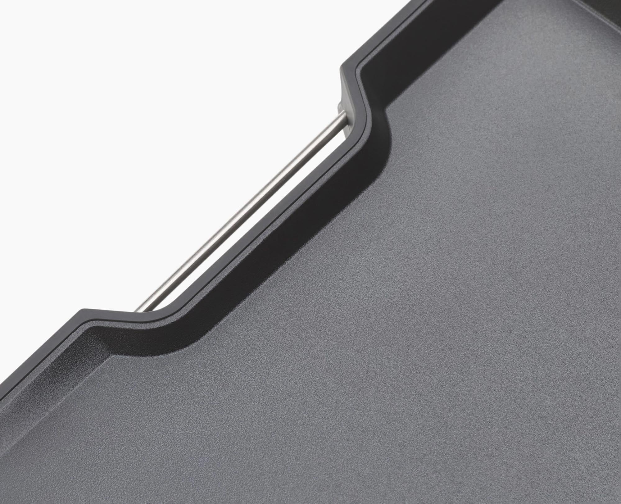 Grosses, innovatives Schneidebrett mit Saftrillen von Joseph Joseph.