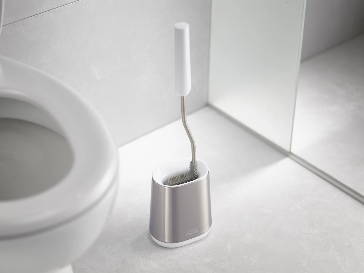 Flex Lite Edelstahl-WC-Bürste in Silber präsentiert im Onlineshop von KAQTU Design AG. Toilettenartikel ist von Joseph Joseph