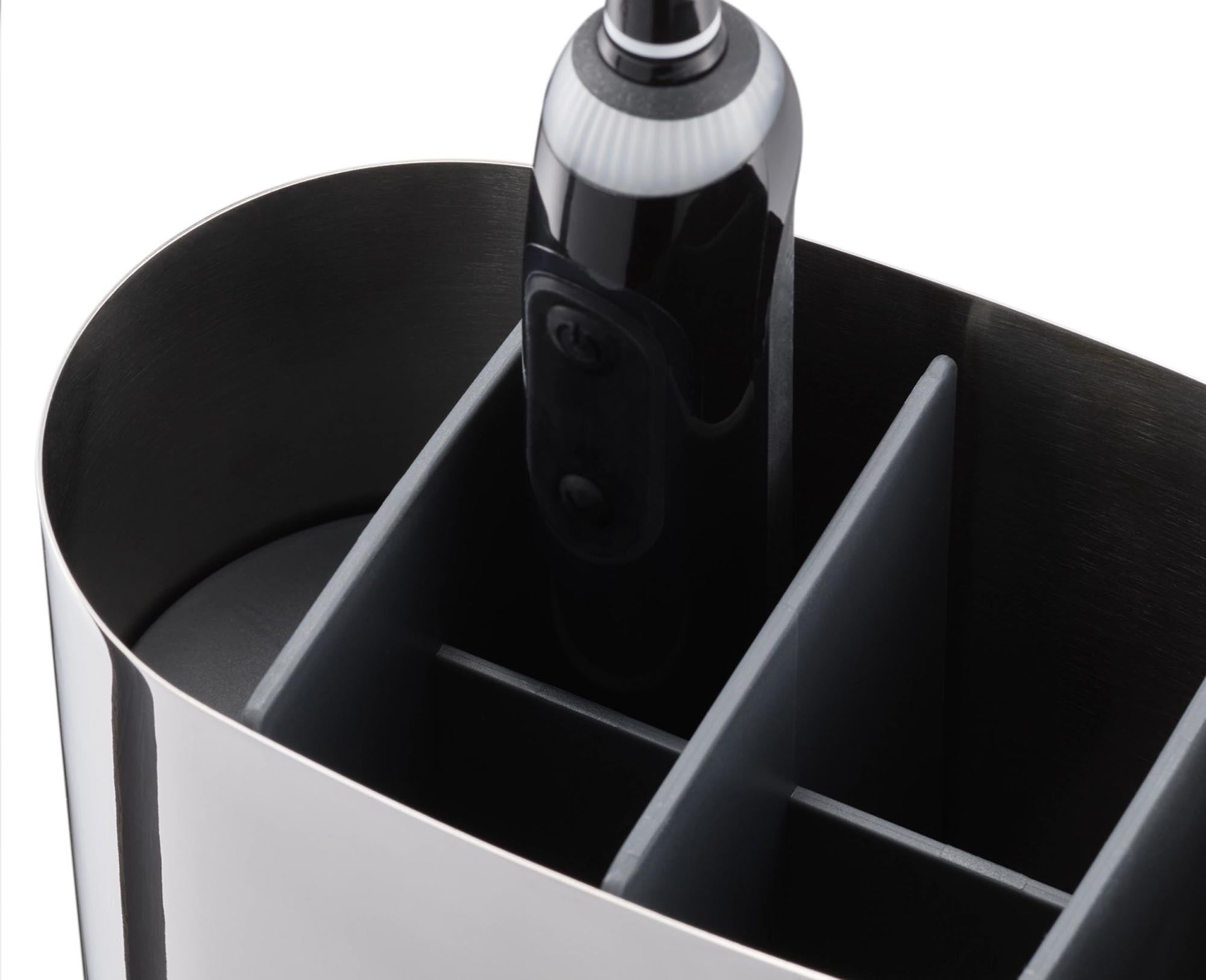 Stilvoller Zahnbürstenhalter aus Edelstahl für moderne Badezimmer.