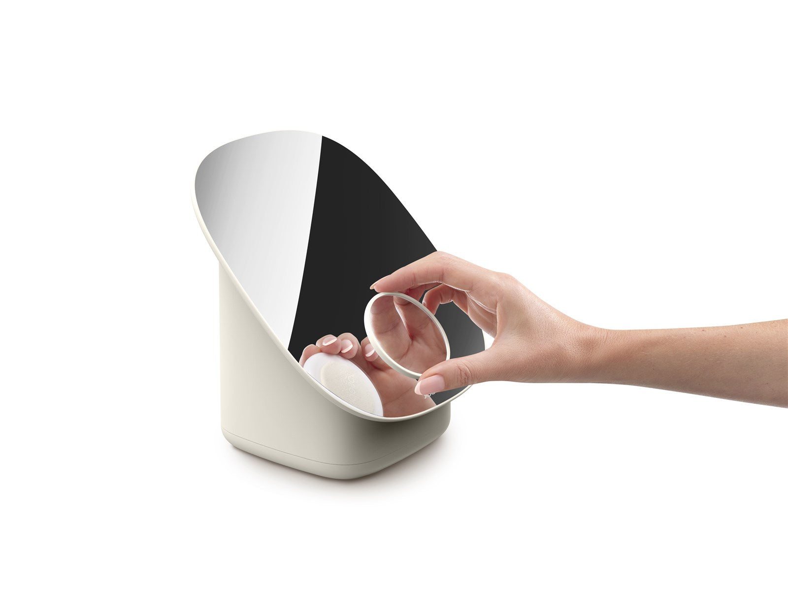 Eleganter Viva Sockelspiegel von Joseph Joseph mit praktischem Organizer, perfekt für Kosmetik und Accessoires, Masse: 21x18.5x23cm.