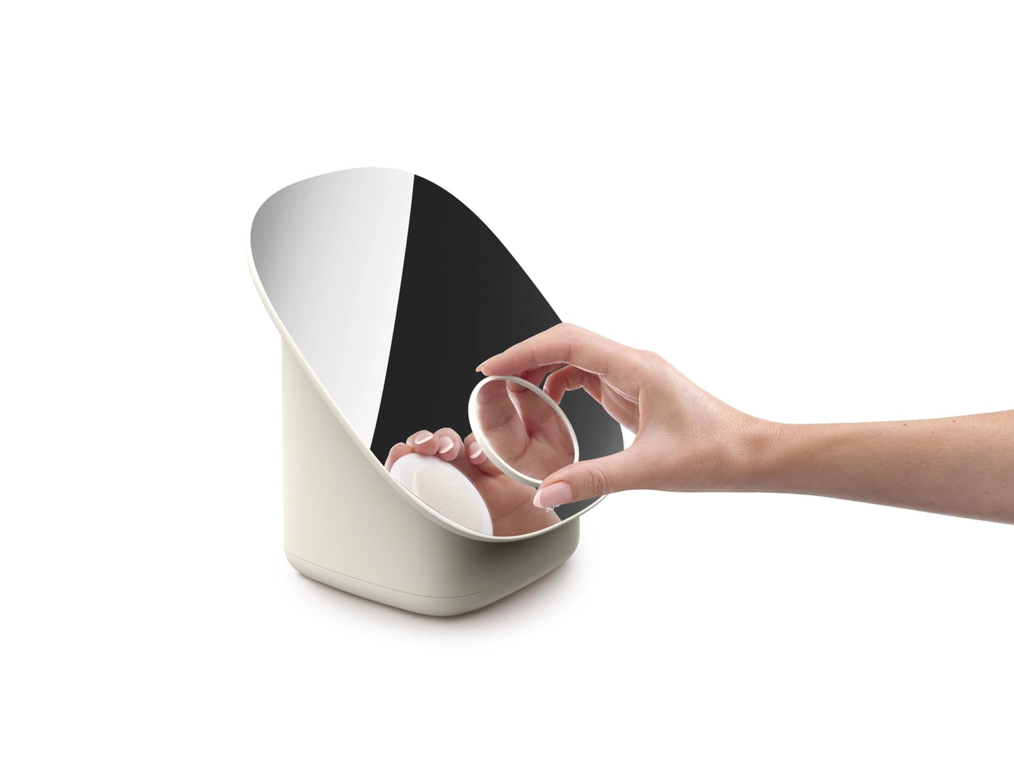 Eleganter Viva Kosmetikspiegel von Joseph Joseph mit praktischem Organizer, perfekt für Accessoires, Masse: 21x18.5x23cm.