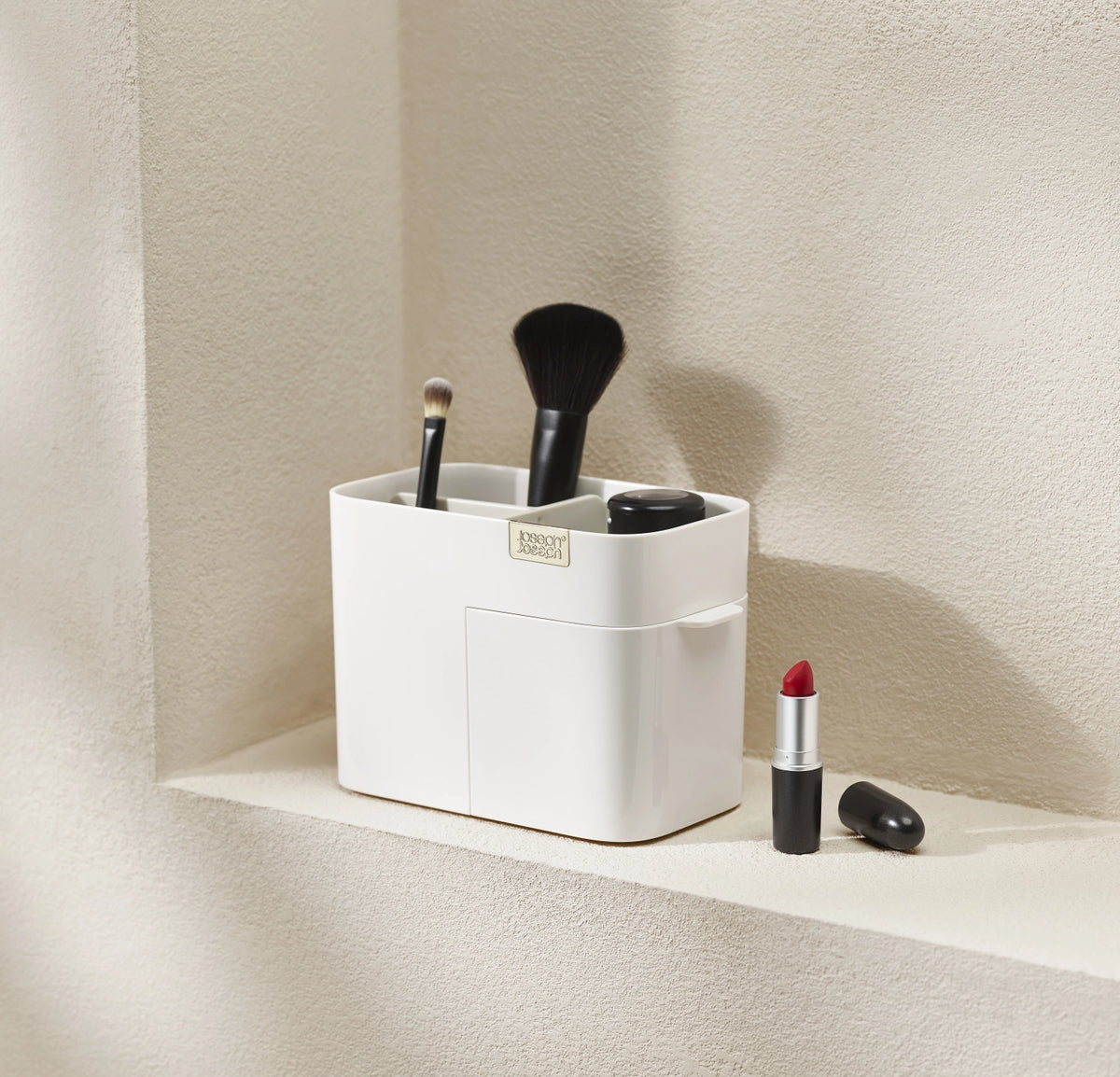 Viva kompakter Kosmetik-Organizer mit Schublade, 17x9.7x12cm in Beige präsentiert im Onlineshop von KAQTU Design AG. Pflege ist von Joseph Joseph