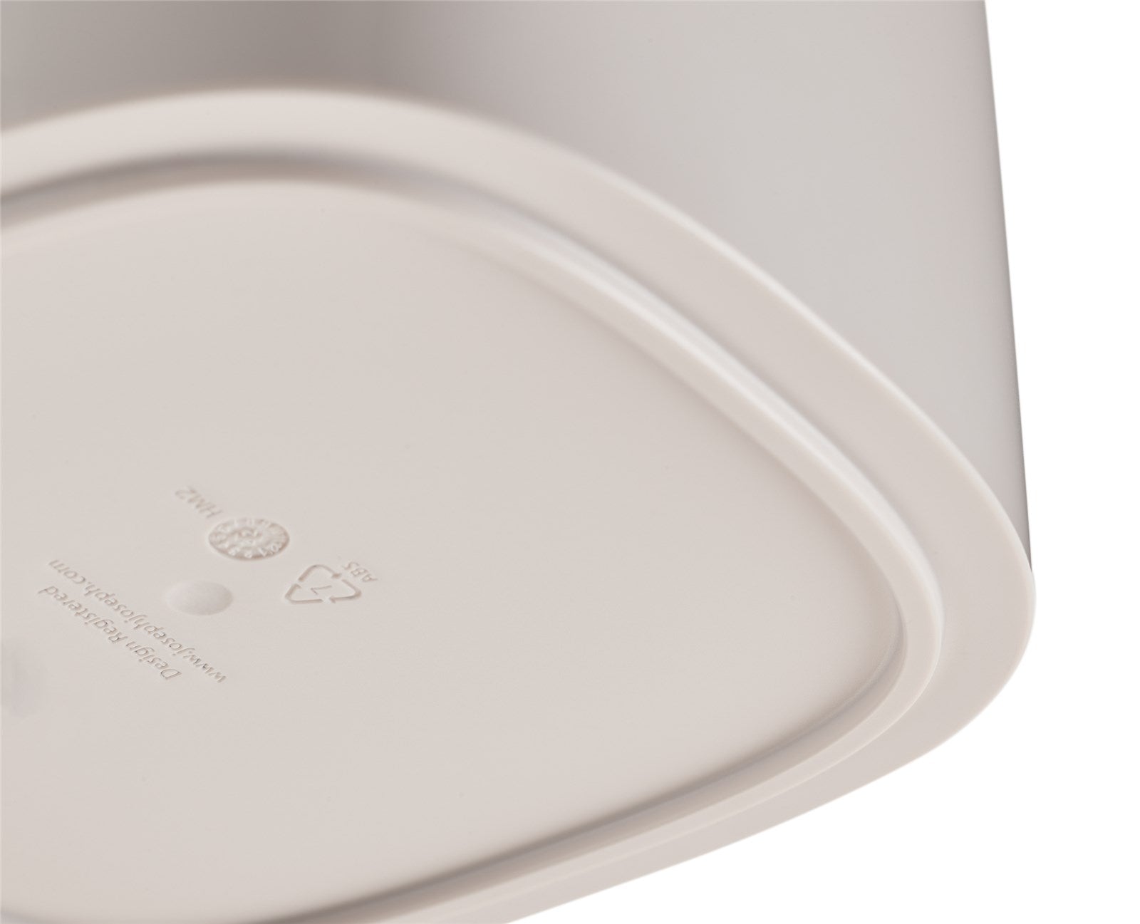 Eleganter Pinselhalter aus robustem ABS Kunststoff, ideal zur Aufbewahrung von Make-up-Pinseln. Praktisch, pflegeleicht und perfekt belüftet.