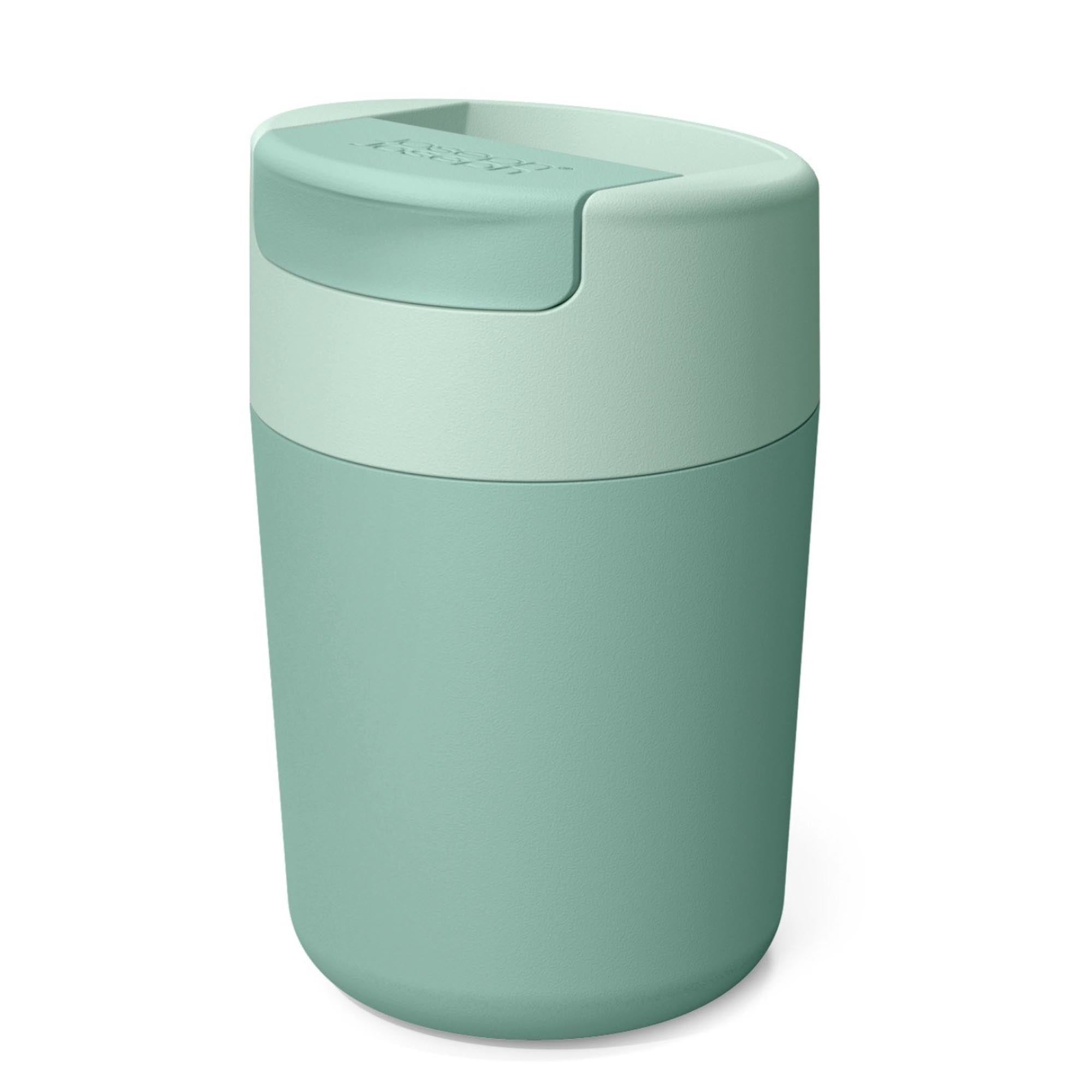 Stilvoller 340ml Sipp Travel Mug in Grün von Joseph Joseph für Reisen.