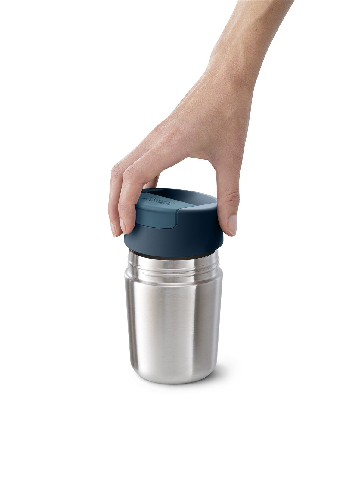 Der Sipp Travel Mug von Joseph Joseph aus Edelstahl (340ml) vereint Funktionalität und elegantes Design – perfekt für unterwegs!