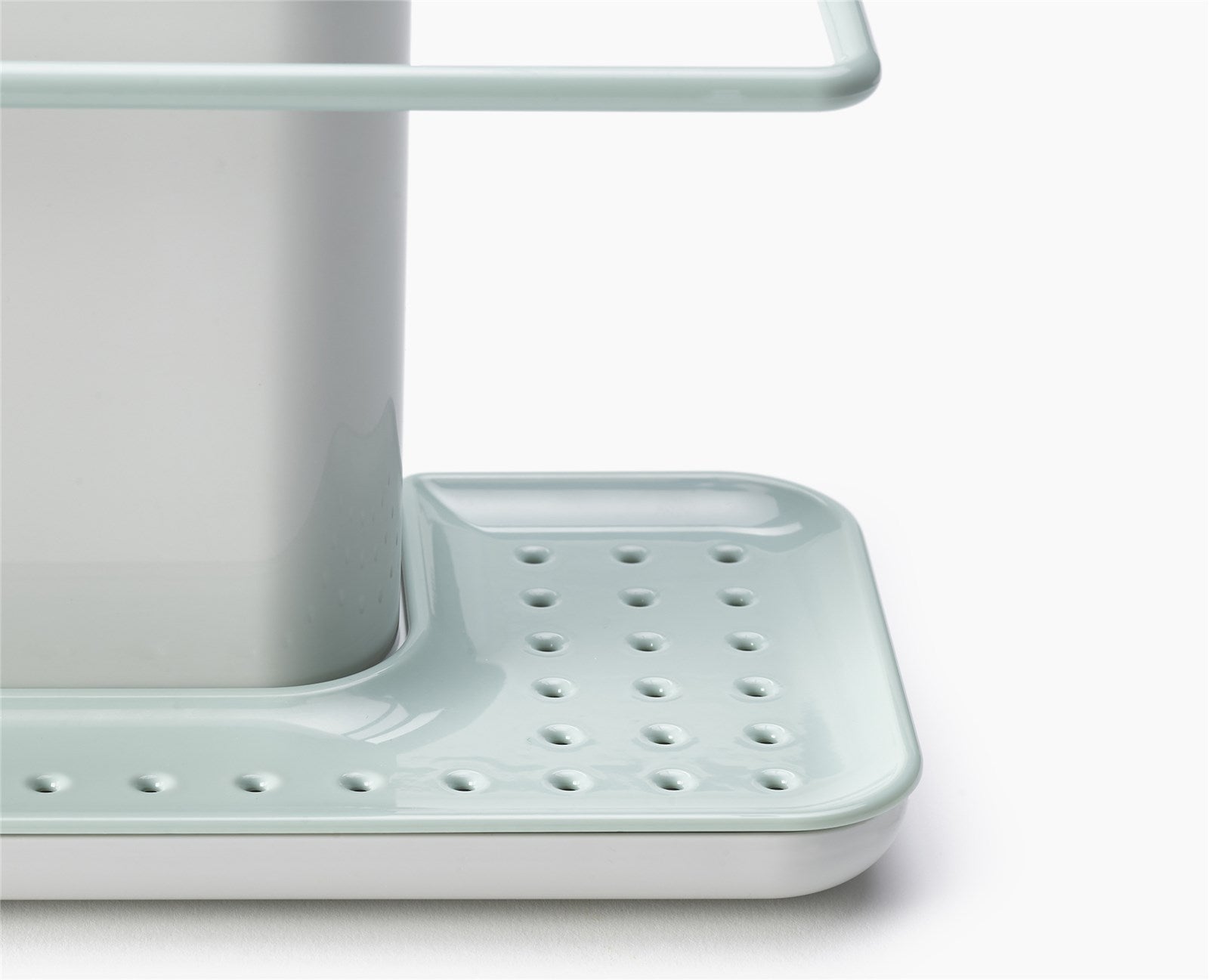 Der Caddy Spülenorganizer von Joseph Joseph in Light Stone Sage sorgt für Ordnung in Ihrer Küche. Kompakt, stilvoll und robust – ein Must-Have!