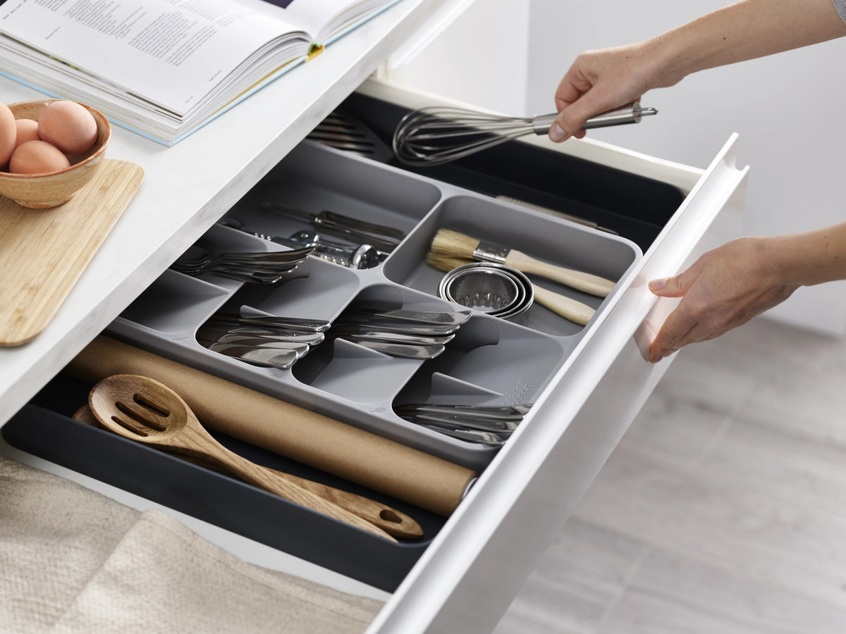 DrawerStore Erw. Besteck, Gebrauchsge., Gadgets-Org., Grau in Silber präsentiert im Onlineshop von KAQTU Design AG. Küchenhelfer ist von Joseph Joseph