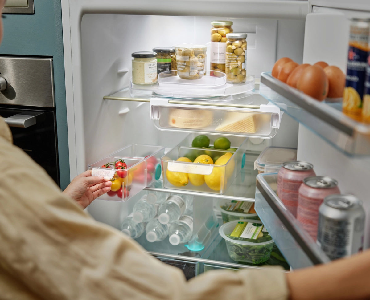 FridgeStore Trennwand in Blau präsentiert im Onlineshop von KAQTU Design AG. Aufbewahrungsbehälter ist von Joseph Joseph