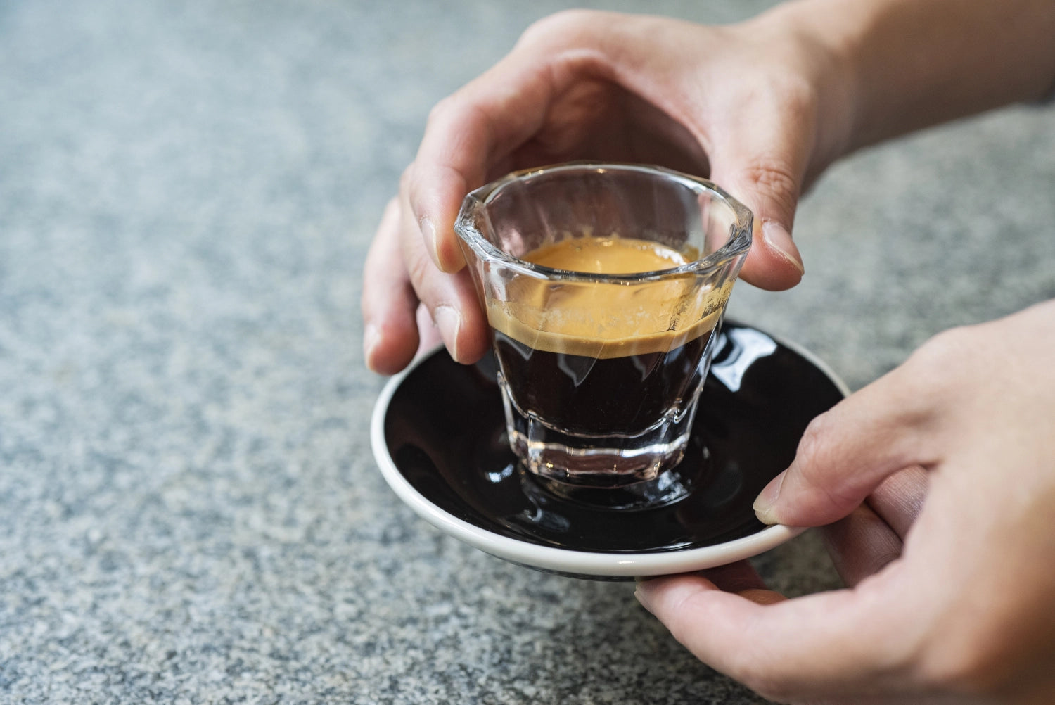 Vetro espresso attorcigliato trasparente, vetro urbano