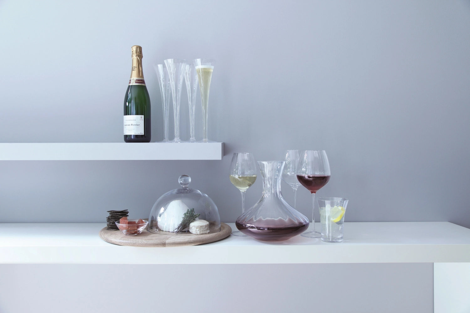 Stilvolles 2er Set Aurelia Weissweingläser von LSA, 430ml, ideal für besondere Momente und den perfekten Weißweingenuss.