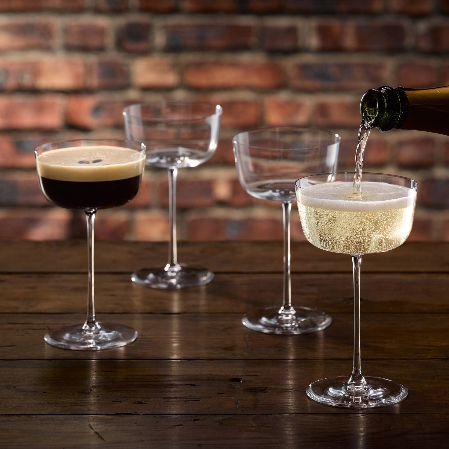 Elegantes 4er Set von LSA Borough Cocktailschalen, perfekt für kreative Cocktails, mit einem Fassungsvermögen von 240ml und zeitgemäßem Look.