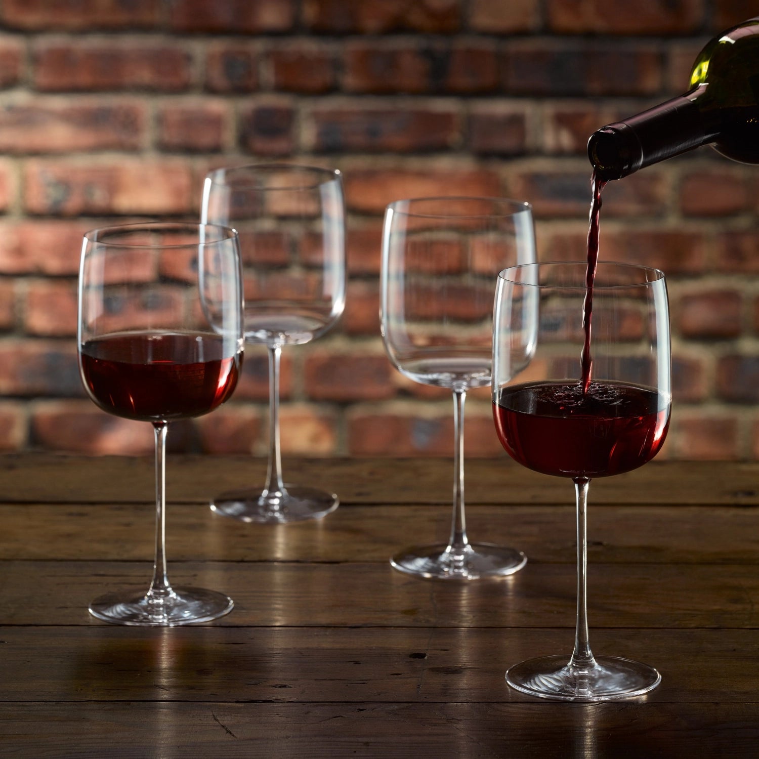 Entdecken Sie die eleganten Borough Grand Cru Gläser von LSA im 4er Set. Ideal für Wein und Sekt, aus hochwertigem mundgeblasenem Glas, spülmaschinenfest.