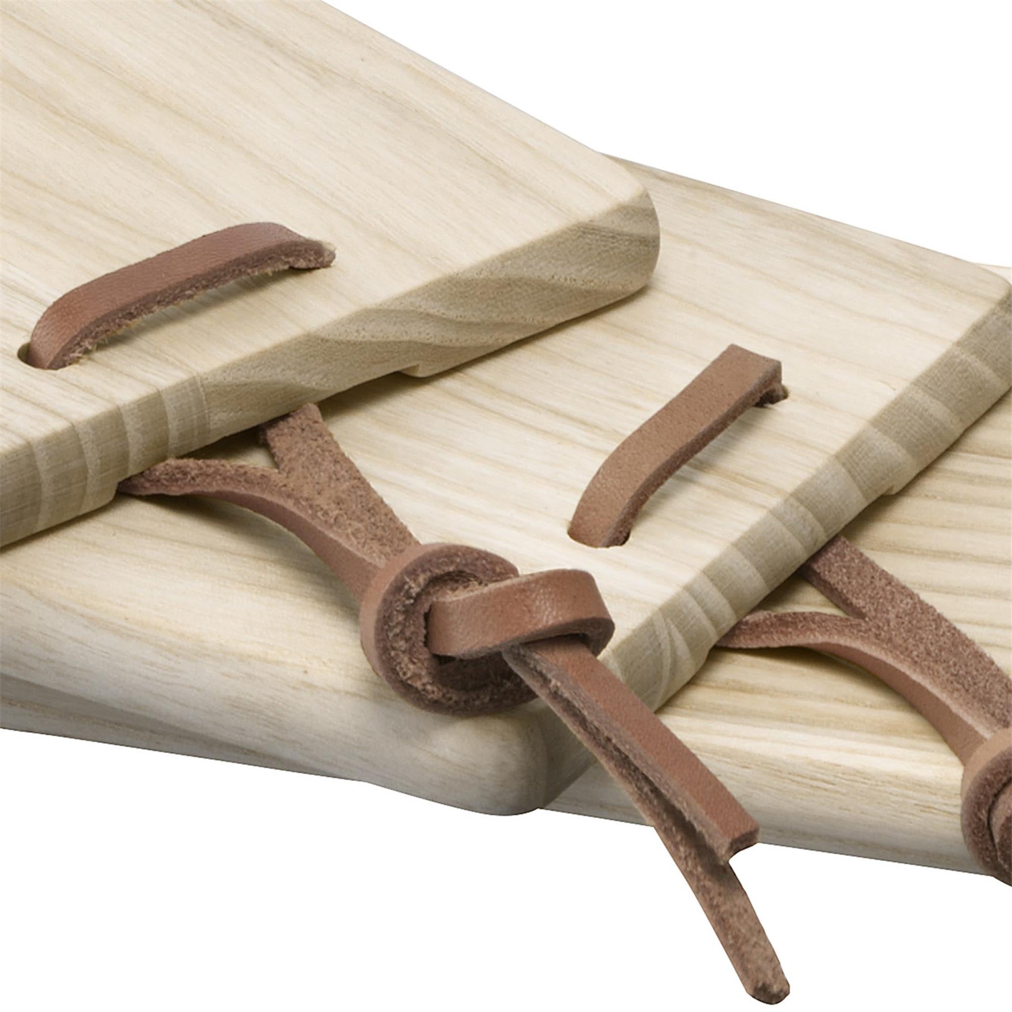 Entdecken Sie das LSA Borough Trio Brett Set aus hochwertigem Eschenholz. Ideal zum Schneiden und Servieren, vereint es Funktionalität mit stilvollem Design.