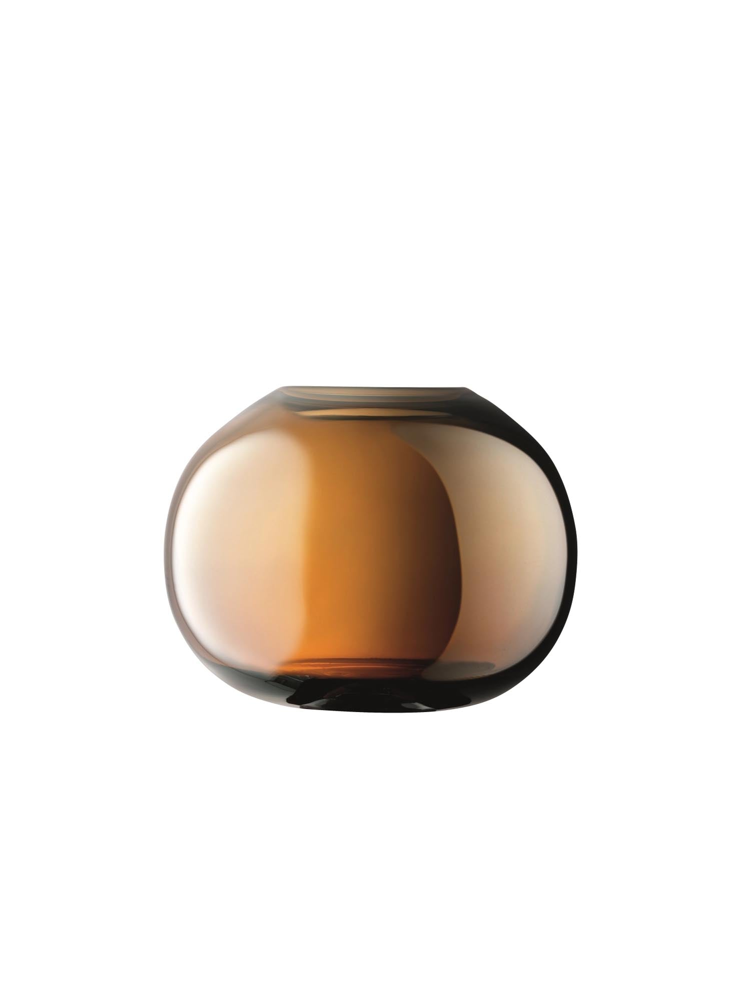 Entdecke die Epoque Vase H13.5cm in Bernstein Lüster von LSA. Elegantes Design, hochwertige Materialien und vielseitige Verwendungsmöglichkeiten.