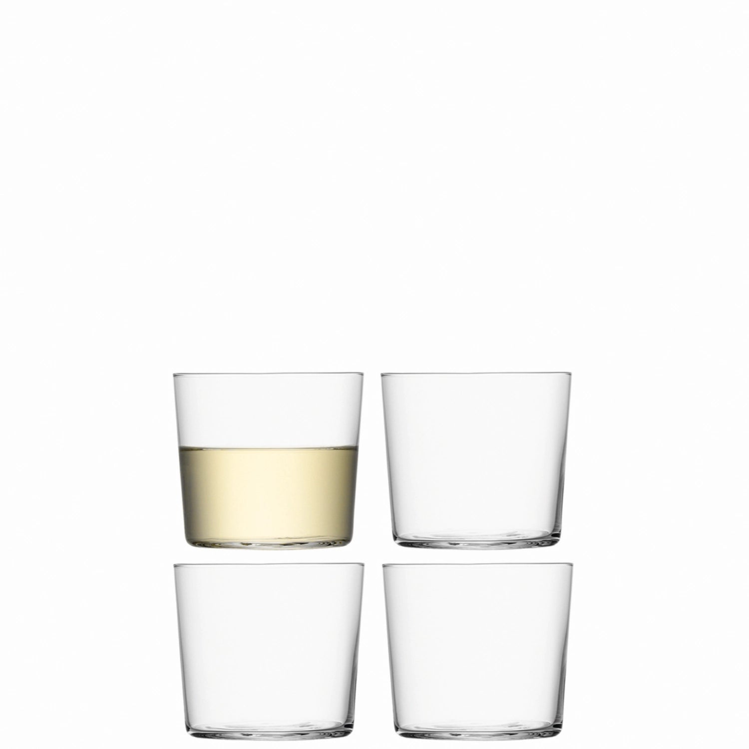 Set aus vier kleinen Gio Bechern von LSA, 310ml, aus klarem Glas, ideal für den täglichen Gebrauch und elegante Tischdekoration.