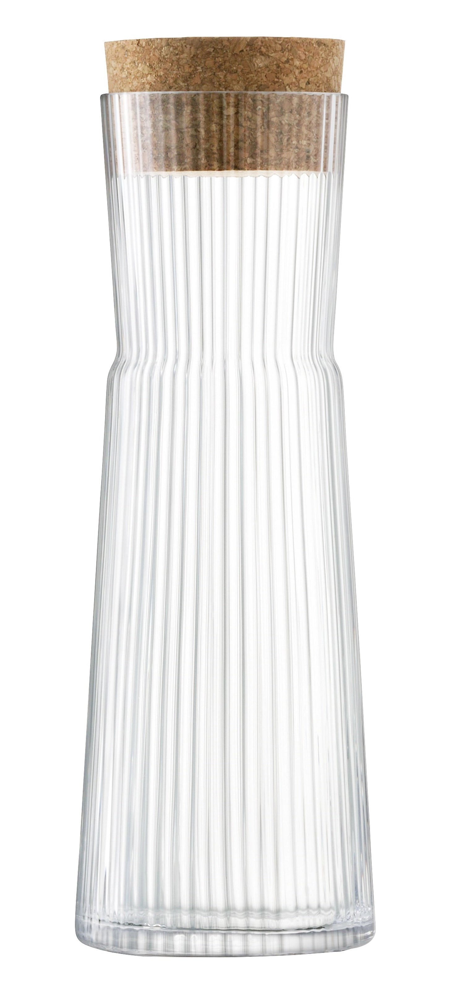 Entdecken Sie die Gio Line Karaffe von LSA mit Korkstopfen (1,35L) – stilvolles Design, klare Glasoberfläche und nachhaltiger Charme für Ihre Tischdekoration.